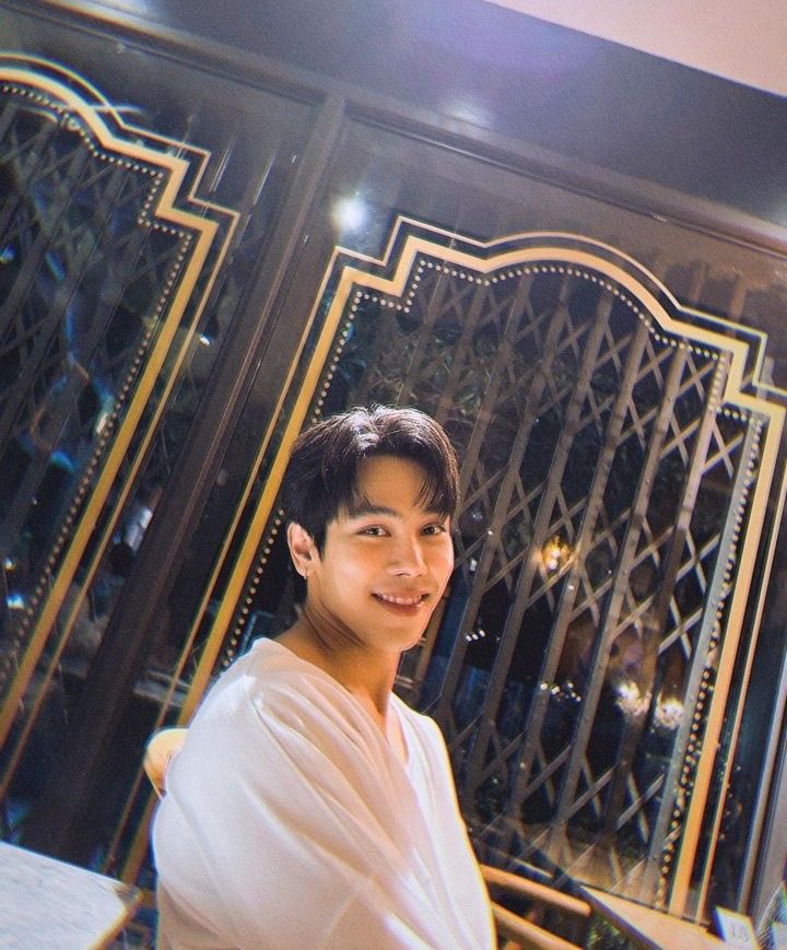 nnightyj's tweet photo. เหมือนคนละคน https://t.co/2fFMYjUBTk