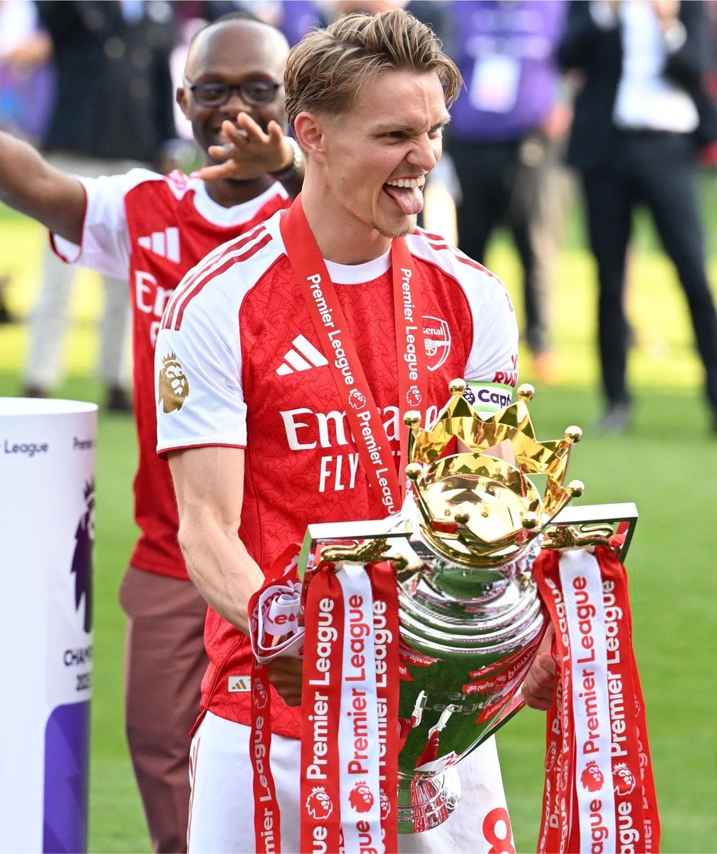 TwalibZaitunk's tweet photo. Goodmorning friends of the Arsenal❤️ https://t.co/6qlqAfHP93