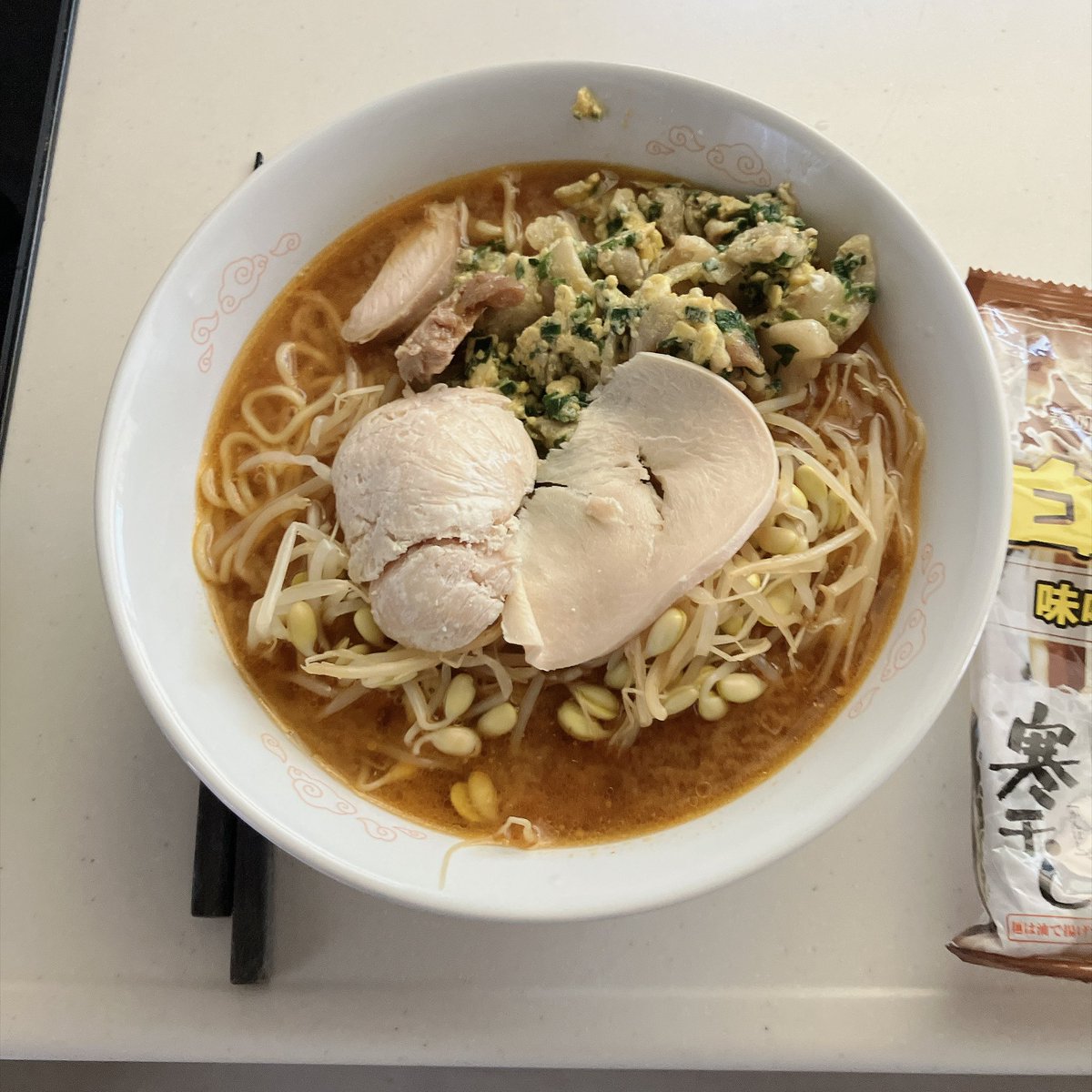 kataokamtr's tweet photo. 北海道で買ったやつを食う https://t.co/b64JdZWLUz