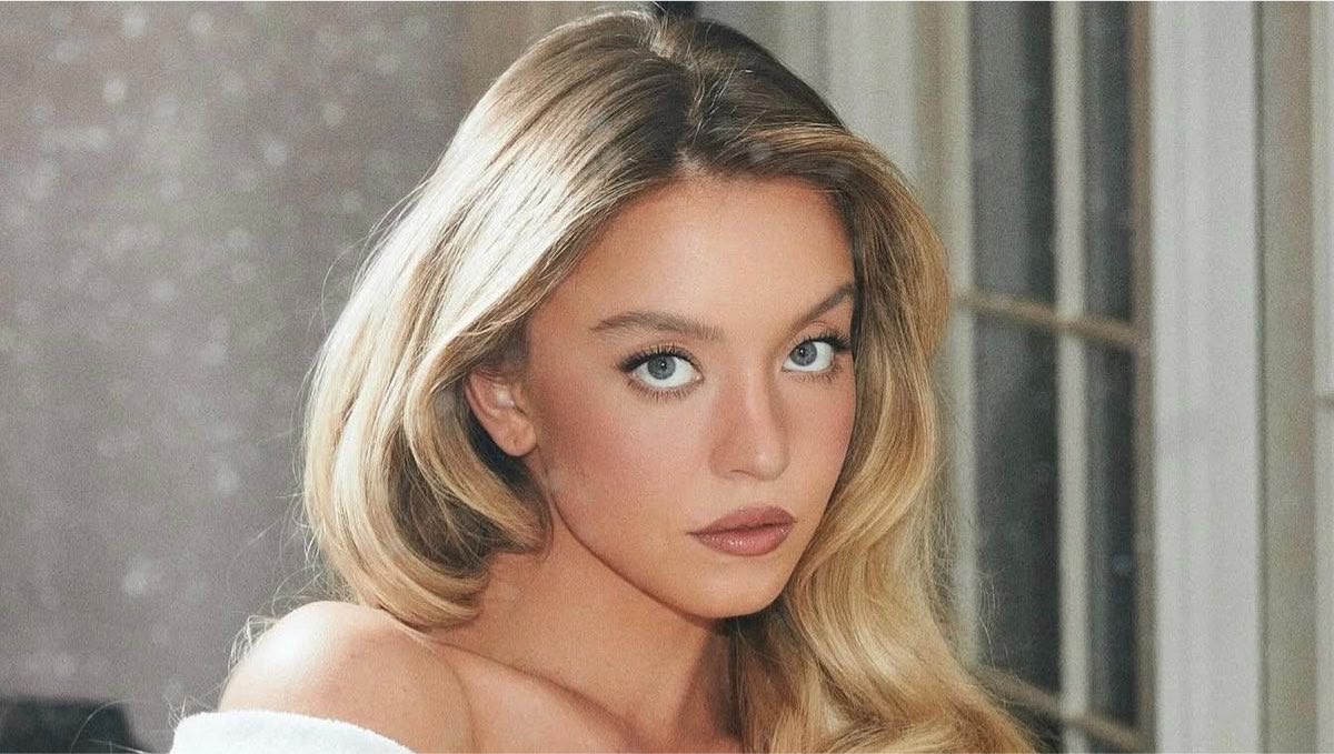 classicspilled's tweet photo. Notice how they always accuse the pretty non-deranged woman of being MAGA? https://t.co/nvhDTzPEHG
