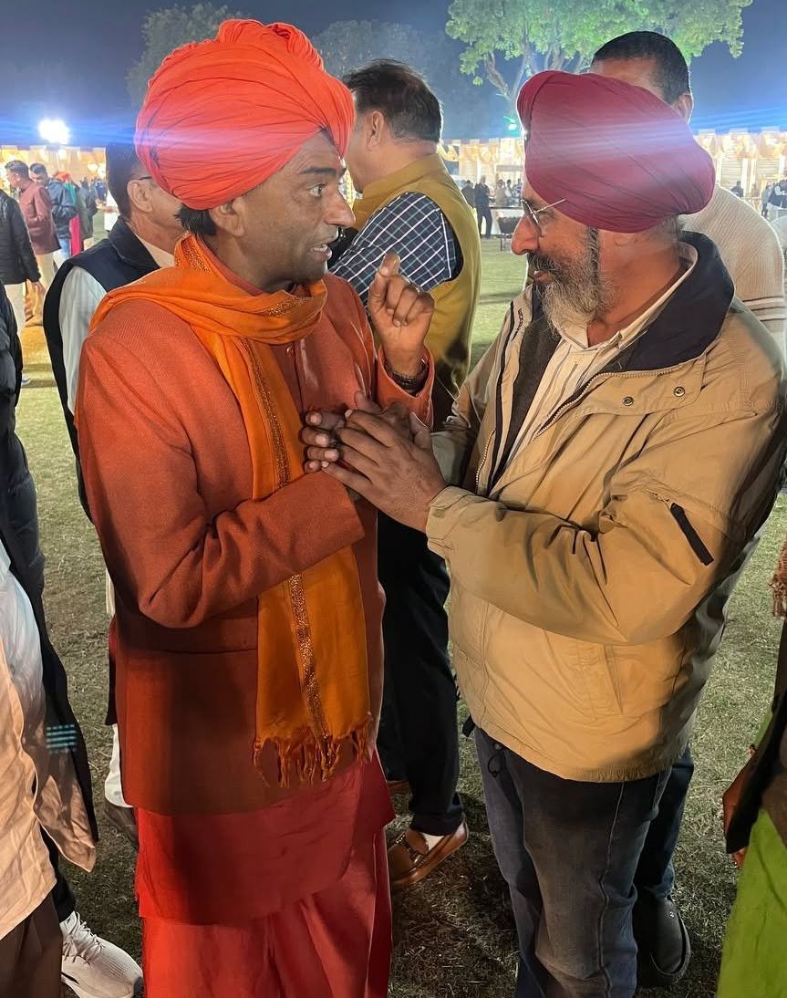 vijenderpals3cc's tweet photo. आमजन से मन का नाता रखने वाले पोकरण के माननीय विधायक महंत श्री प्रताप पुरी जी महाराज को जन्मदिवस की सादर बधाई एवं शुभकामनाएँ!
आपके नेतृत्व में क्षेत्र के विकास का नया आयाम गढ़ा जा रहा है। हम वोहगुरु जी से आपकी सदैव स्वस्थता और दीर्घायु जीवन की अरदास करते हैं।
#VijenderPalS3CC
@PratapPuriJi @BJP4India @BJP4Rajasthan