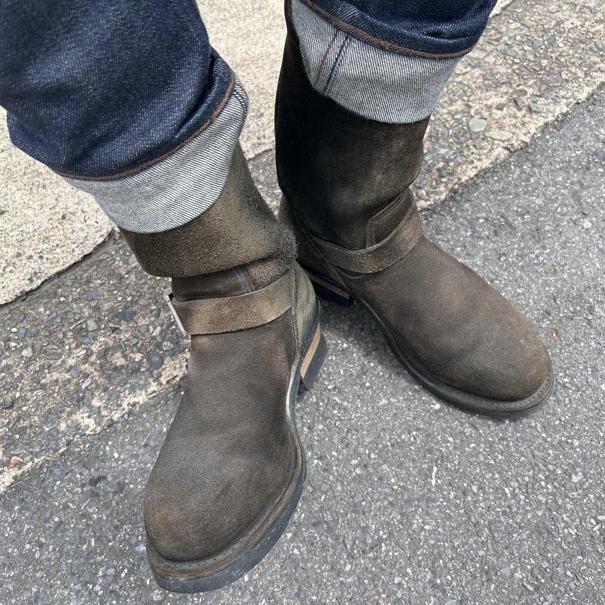 74ReSTART's tweet photo. 久しぶりに出してきた黒スエードが経年変化でめっちゃいい感じ♡の巻
#REDWING
#redwingheritage
#engineerboots
#8274 #PT99
#真夏のラフアウト
#夏ブー倶楽部 https://t.co/lJAOg9G8EA