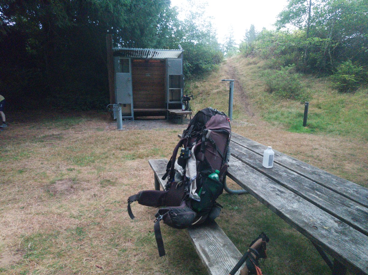 2000wonderer's tweet photo. I stayed 2nights, saturday and sunday at this state park campground before and after i touched to Columbia river. Only saturday night was crazy. So many campers and bikers!
この州立公園キャンプ場で、ゴール直前直後の二晩過ごしました。土曜の夜は異常(笑)キャンパー・バイカーだらけ！ https://t.co/agHtOCjk0w