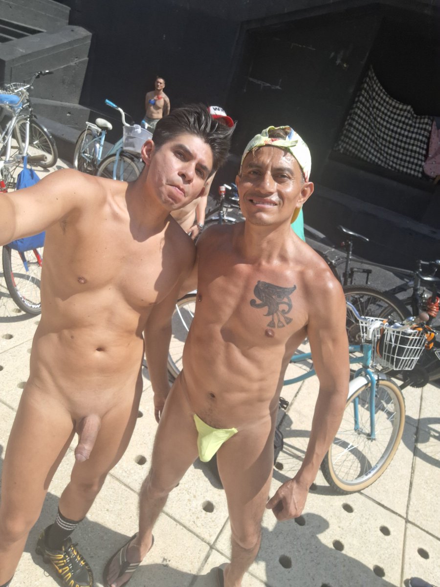 yourlittle_perv's tweet photo. Con algunos chicos nudistas encuerados para rodada nudista  🤠😎  #wnbr2026 
#WorldNakedBikeRide 

#WNBR #WNBRMexico #wnbrcdmx #rodadanudista #nudist #nudistmen #nudistmx #NudistasPorElMundo #nudistbros #ExhibicionismoPúblico https://t.co/rl59wmQZl2