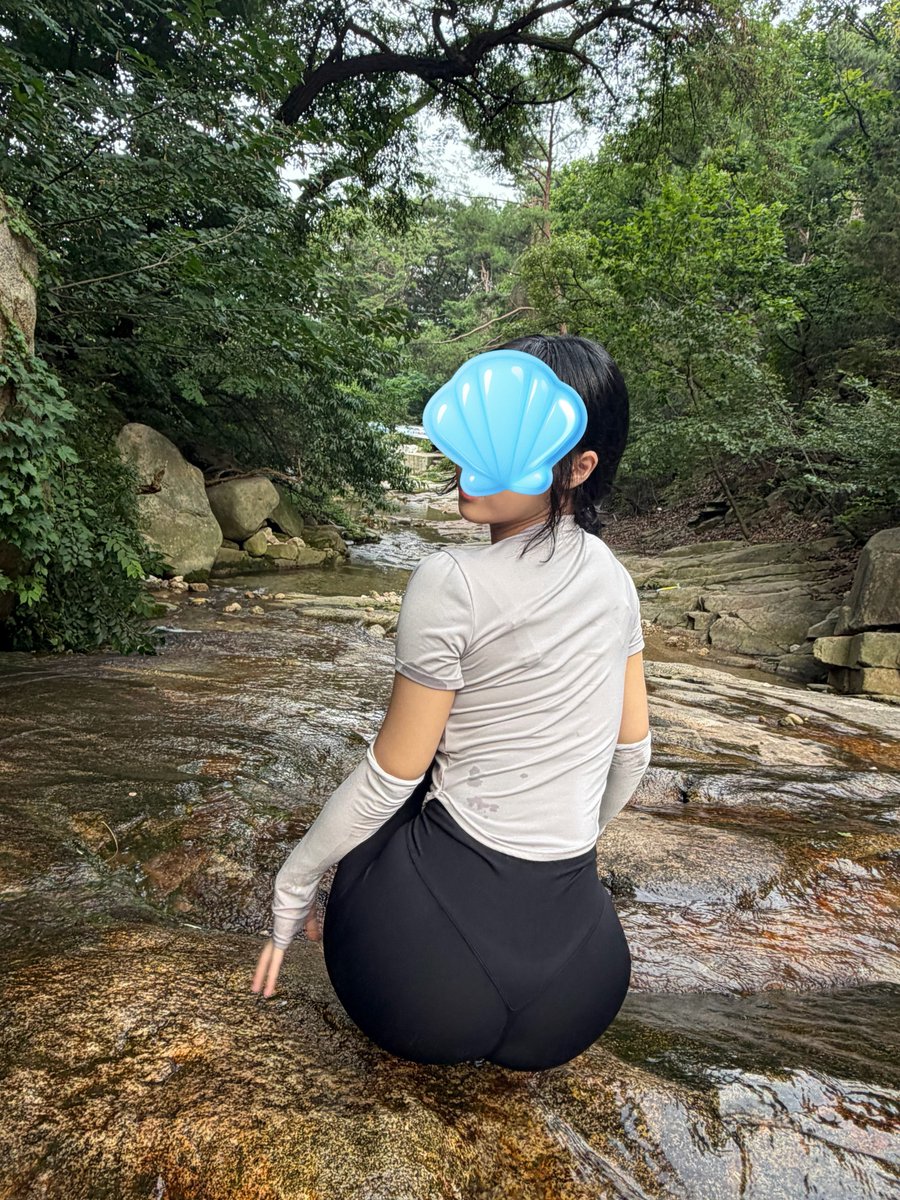 kpopkpopzzzzzz's tweet photo. 시원한 계곡물에 발 담그고 힐링 중 💦
계곡 바위에 앉아 살짝 남겨보는 은밀한 S라인
#몸매 #오오티디 #헬스 https://t.co/L5YFb10u2s