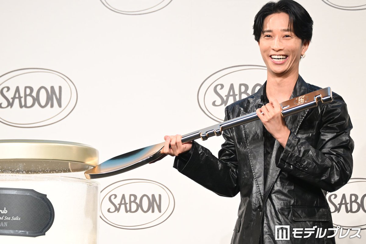 modelpress's tweet photo. SixTONES田中樹、“いい男”の休日披露？
記事タイトルを指定📝

「もし違った見出しの媒体さんがいたらメモします」
https://t.co/bZNkY6wj6S

🔵「SABON」アンバサダー就任＆新CM発表会
フォトセッションでは目線争奪戦も。田中が「もっと言って！」「目線奪い合うくらいで」と呼びかけ、報道陣から次々に声が上がるとご満悦の様子を見せた。