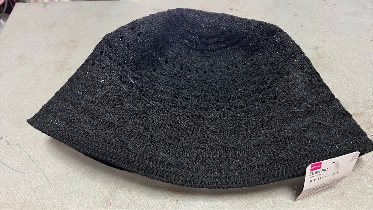 SHiDuKi_T's tweet photo. DAISOの300円の帽子からボンネット作るやつ
私もやってみた
洋服分も余ってない端切れのレースをこれでもかと言うくらい使えて作るの楽しすぎた🎶 https://t.co/SHzCtTcxJF