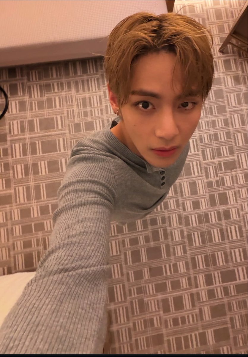 taeteluv_'s tweet photo. https://t.co/KWHAaAkC02