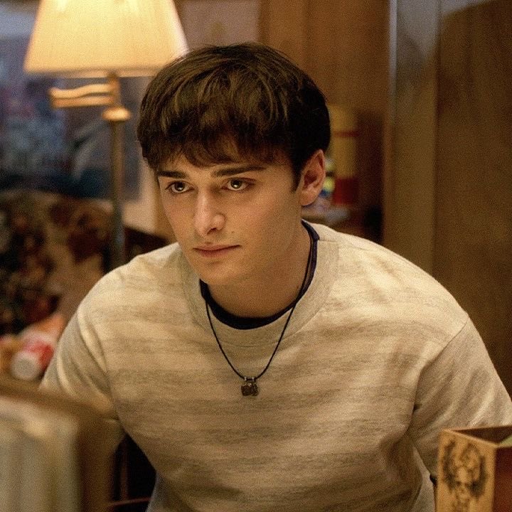 favestogaze's tweet photo. mike wheeler found dead and this was the cause https://t.co/1pXOPG5qCI