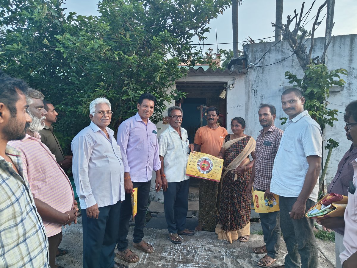 tdpponnuroff's tweet photo. కూటమి ప్రభుత్వం సాగిస్తున్న ప్రజాపాలన., అందిస్తున్న సంక్షేమాన్ని ఇంటింటికీ తీసుకెళ్తున్న తెలుగుదేశం నాయకులు, కార్యకర్తలు.
@JaiTDP
@DhulipallaNk 

#2YearsOfTrustDevelopmentWelfare
#IntintikiTeluguDesham
#IdhiManchiPrabhutvam
#DhulipallaNarendraKumar
#ponnur https://t.co/YwgnFM9JgS