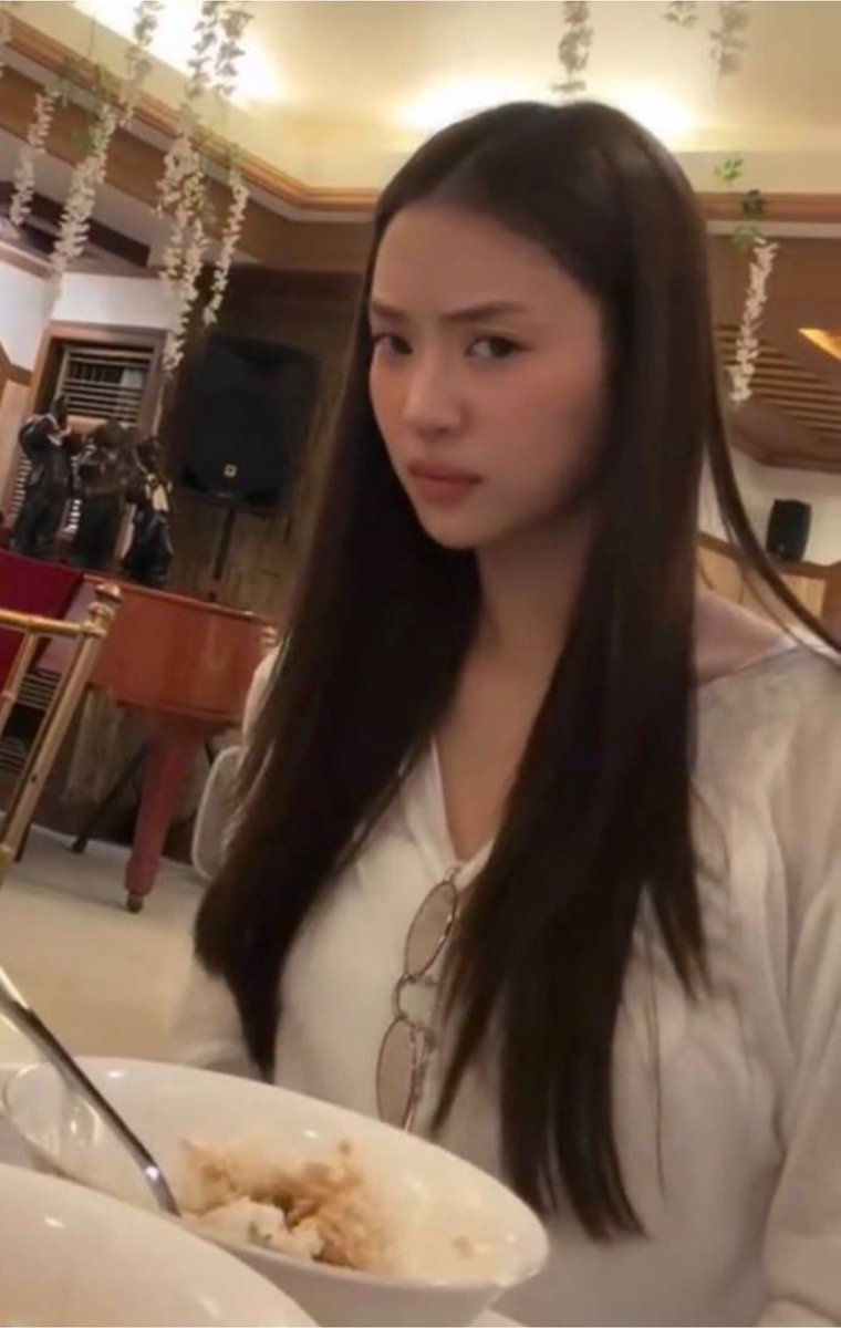 JeaSupatSchuett's tweet photo. I’ll never mind being stared like she’s judging my whole existence if she’s the one doing it, I’ll say more please 🫣

#LenaMiu #ลีน่าหมิว
#MiuNatsha #หมิวณัชชา https://t.co/OfgAMeUgkQ