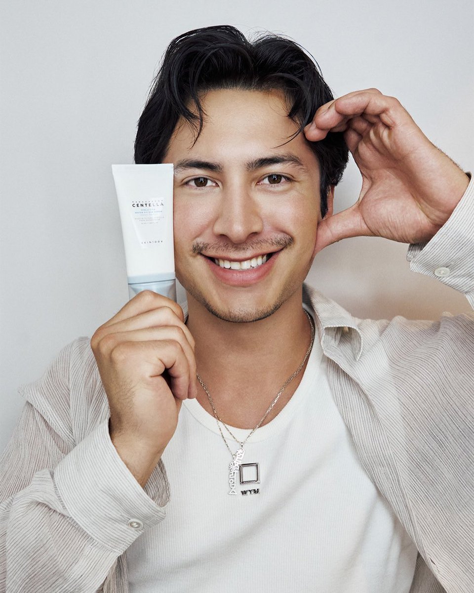 hudsonwupdates's tweet photo. Full photos of Hudson Williams for SKIN1004!!!❤️ https://t.co/HsBHLsvDF8