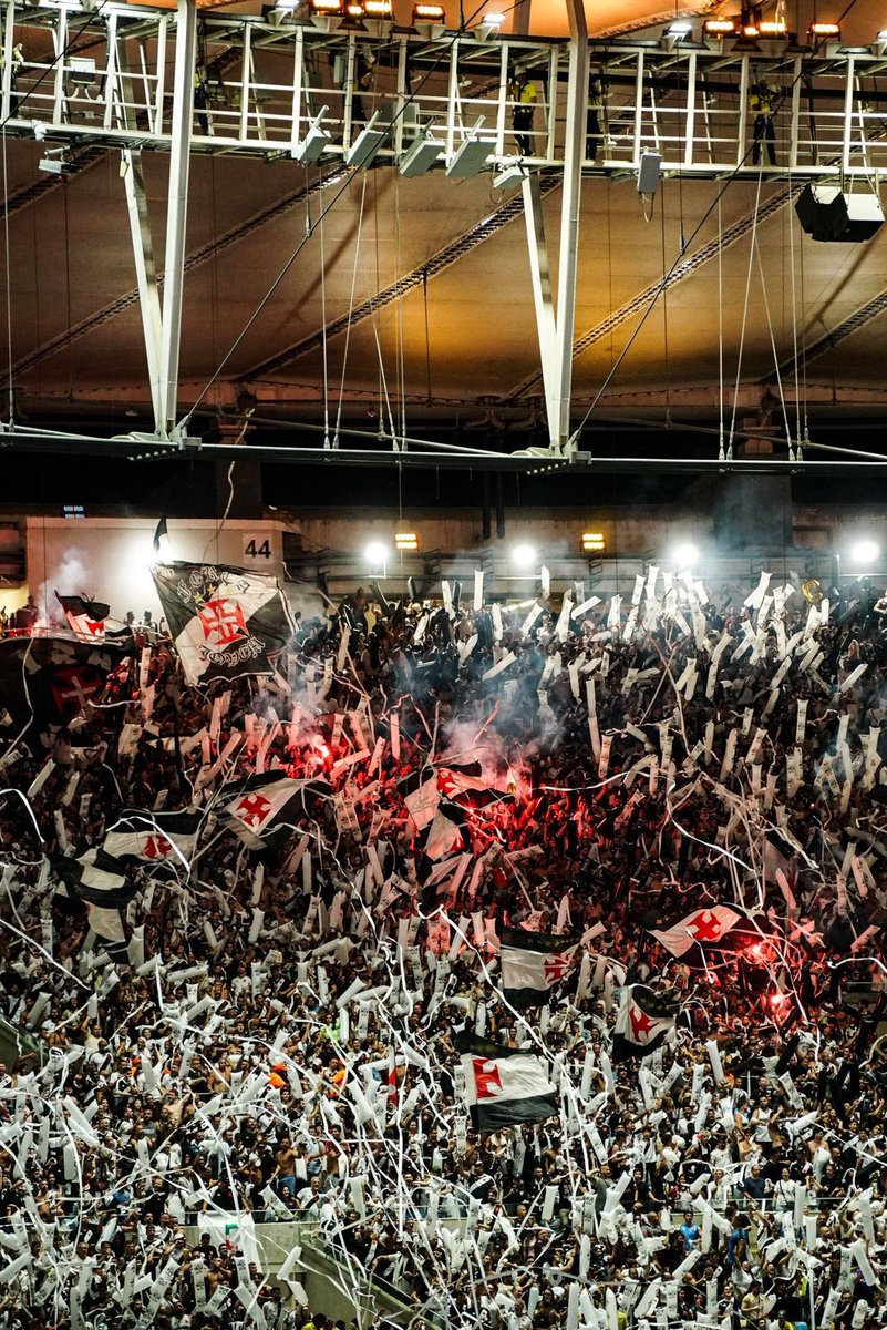 lu_guims's tweet photo. A partir de agora, nada mais importa. 24h de total ALIENAÇÃO com o noticiário nojento desse clube.
É retidão total, IR PRO ESTÁDIO e fazer o que for possível dentro do nosso alcance como TORCIDA.
Nosso time é pior. Nossa fase é pior. O que temos de melhor estará no setor norte do Maracanã. Vá ciente disso.
Nos vemos no Maracanã.
CANTEMOS JUNTOS!
