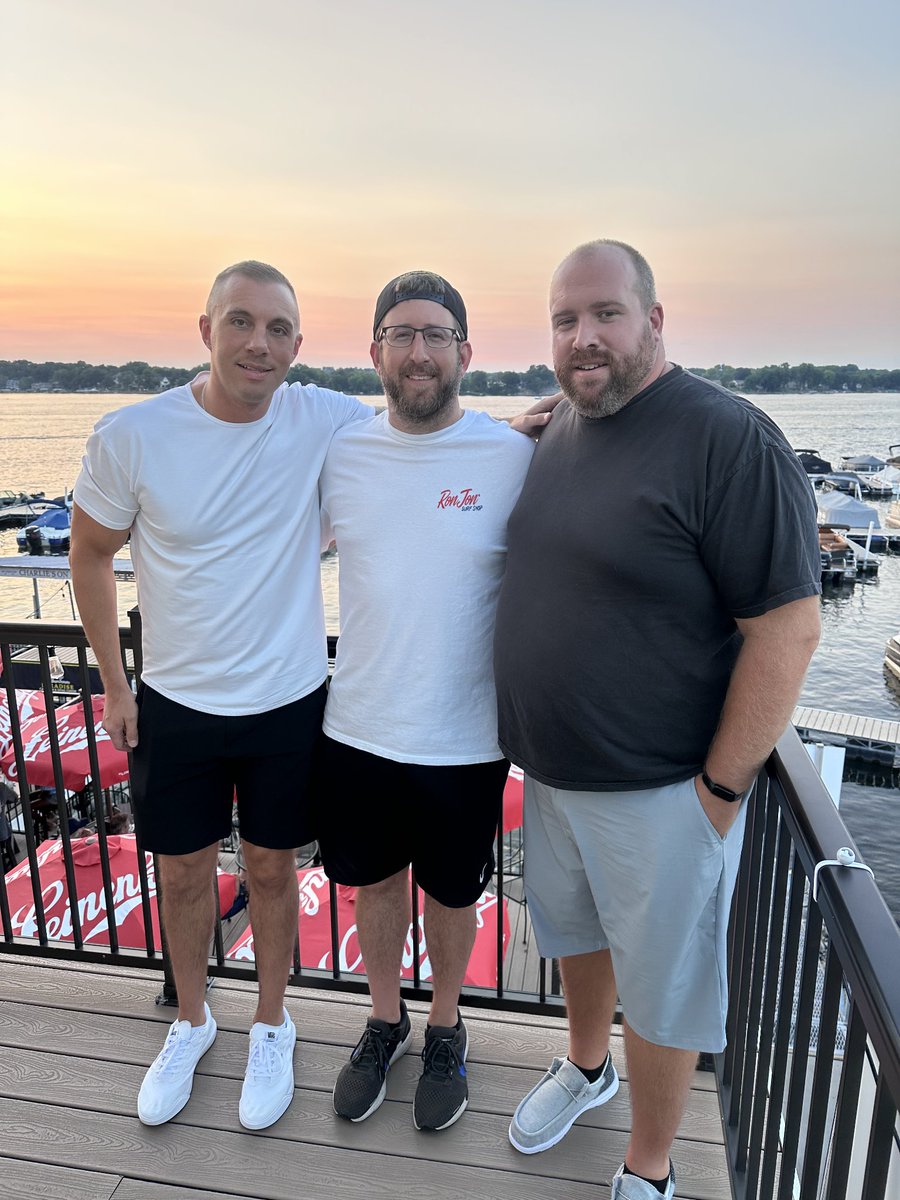 EricSnods's tweet photo. Minnesota Trip https://t.co/4GIiZ1KMXF