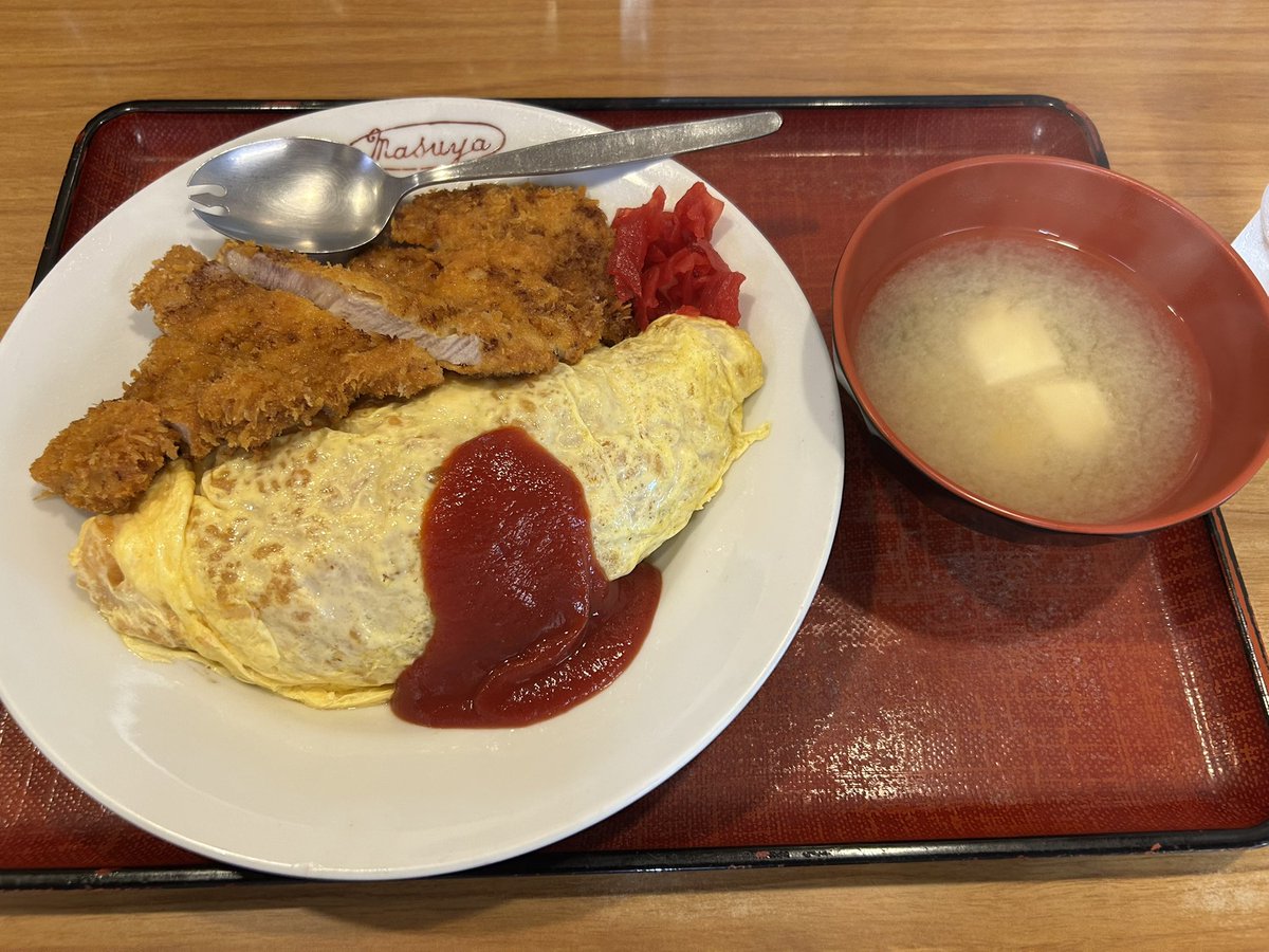 dsg_blue's tweet photo. とてもとても忙しい二日間が始まる
しっかり食べて体力をつけとかないとね
そんな時はますや食堂に限る‼︎

オムライス
トッピング豚カツ

高岡アリーナは明日で5周年を迎えます
ありがとうございます🙇‍♂️
抽選時間が変わっているのでお間違えの無いようお願いいたします🙇‍♂️ https://t.co/2vSQhmNbe6