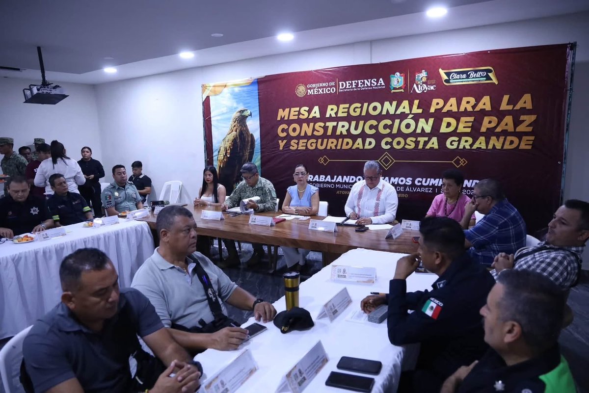 Regenerando_RG's tweet photo. ✅ #TransformandoAtoyac | Encabeza Clara Bello sesión de la Mesa Subregional para la Construcción de la Paz. Coordinan acciones Sedena, GN, FGE y municipios de la Costa Grande para fortalecer seguridad y prevención. #ClaraBello #ODS16 #CoordinaciónInstitucional #Atoyac https://t.co/FNizUVM6I9