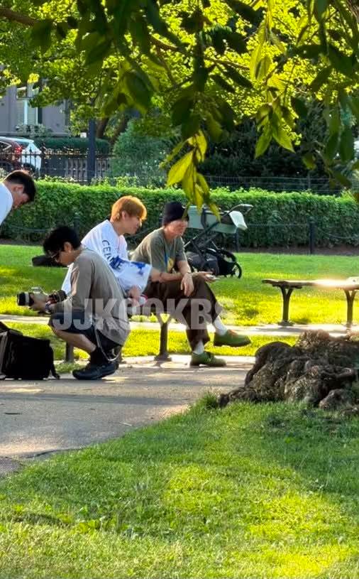 MonicaChowdhur6's tweet photo. #Taekook with Hobi were spotted in Boston 😭 Jungkook taking Taehyung's picture and Hobi just standing in a little distance giving them space OMG!!!! 🤧 They are having a great time together 🤭💜 

Thanks to the fans for not disturbing them and sharing these moments with us

Ctto https://t.co/w3MY6hiM4q