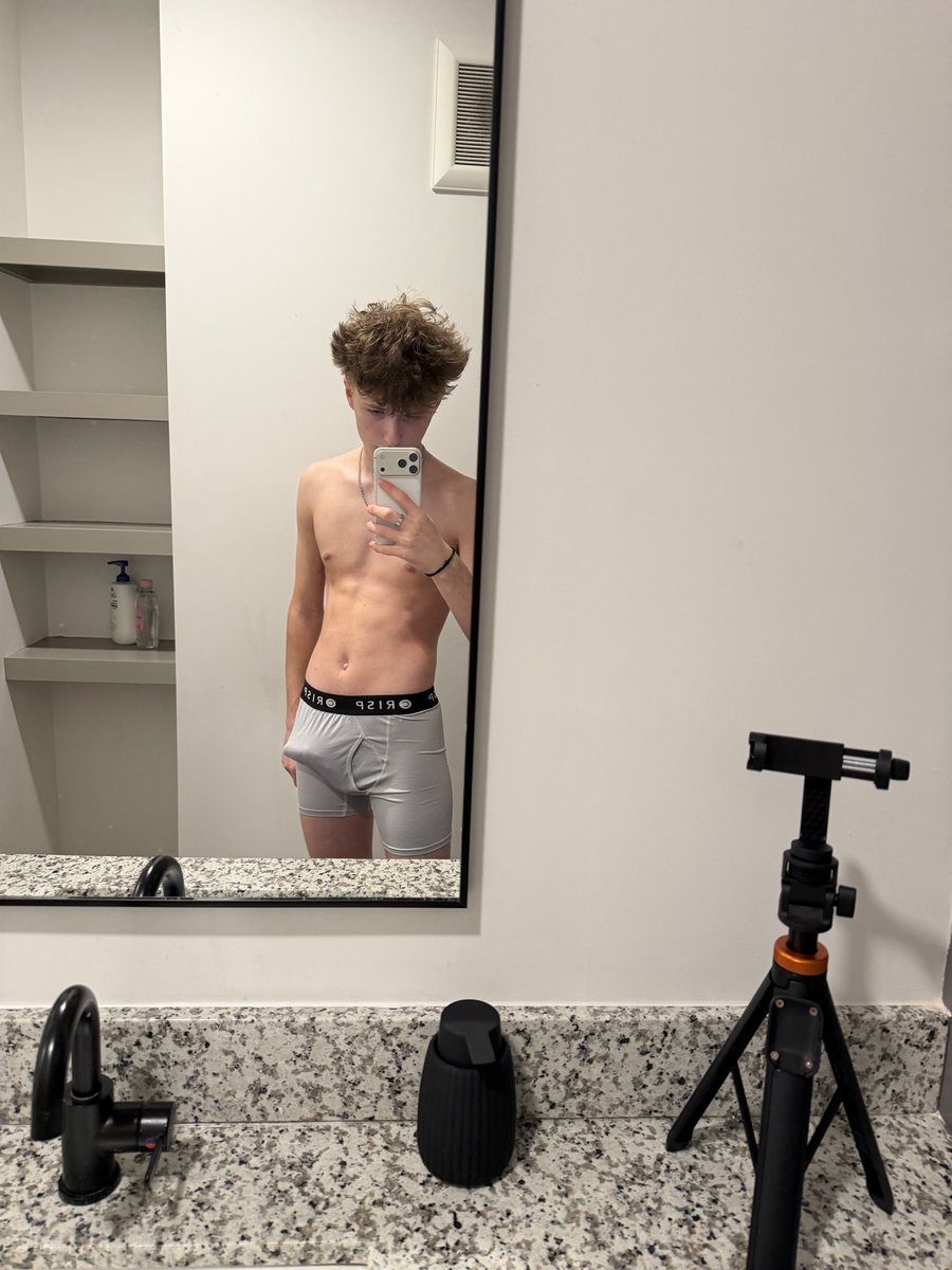 TraeWantsYou's tweet photo. Taking sugar daddy applications 🤭 https://t.co/FY38zyrRR5