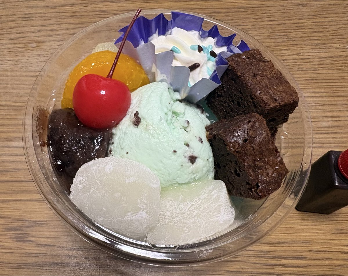neosan5's tweet photo. 大阪府西淀川区にある
菓子工房シュクルリさんの
チョコミントあんみつ
ミント強め💚🩵めっさ清涼感
#菓子工房シュクルリ https://t.co/hPAjtS4IHP