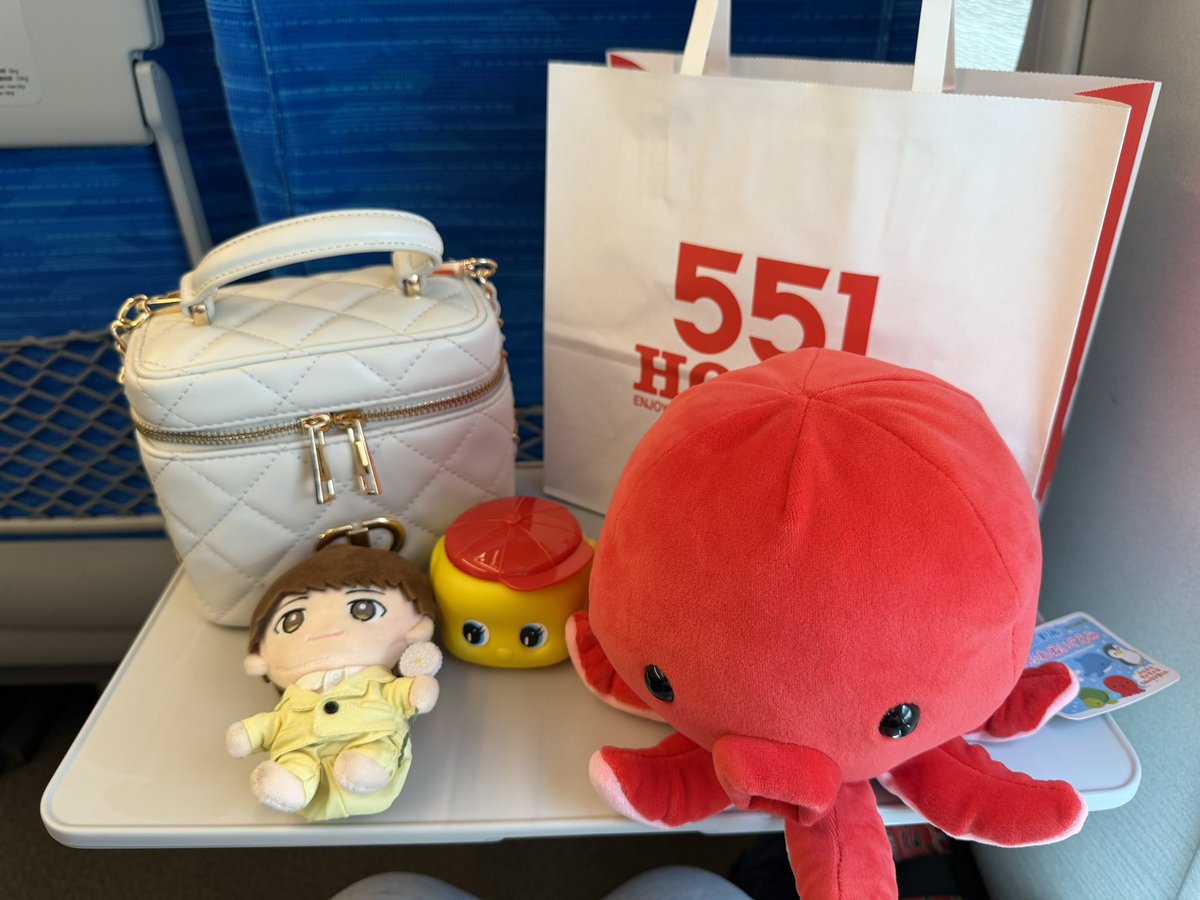 tamaaaa1990's tweet photo. 2公演終わって帰ります🙂‍↕️🙂‍↕️
ゆーたくんが持ってたフエキくんのやつとニカ担のままのお土産にタコさん🐙
#kismyft2_fanIS #千賀健永 #宮田俊哉 #横尾渉 #藤ヶ谷太輔 #玉森裕太 #二階堂高嗣 https://t.co/qNbipwe9EZ