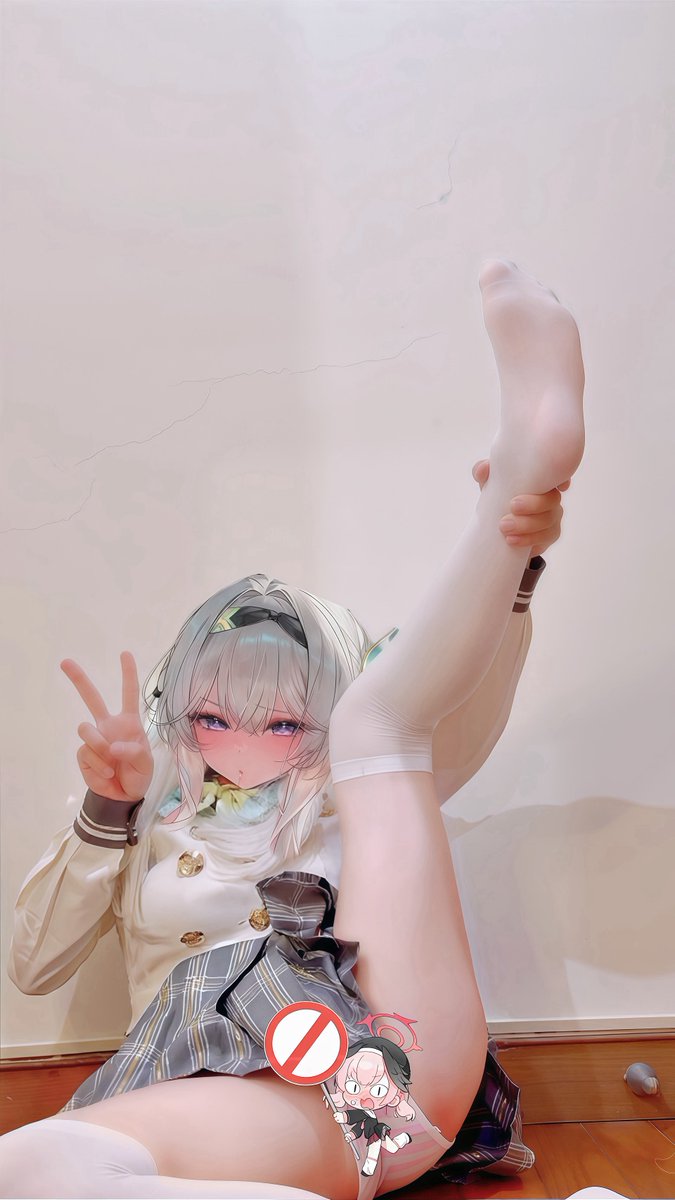fut_yue's tweet photo. 這樣拍阿星會喜歡嗎......阿、阿星！？你怎麼跑進我房間了🤯，我、我只是在做伸展運......喔喔喔喔腳抽筋了喔齁齁齁齁齁齁❤️

我問gpt這張圖可以配甚麼文，結果gpt拒絕回應是什麼意思？🤨

BTW，去patreon就能把萬惡的小春趕走喔🥰
#男娘 https://t.co/Z7FCEK26f7