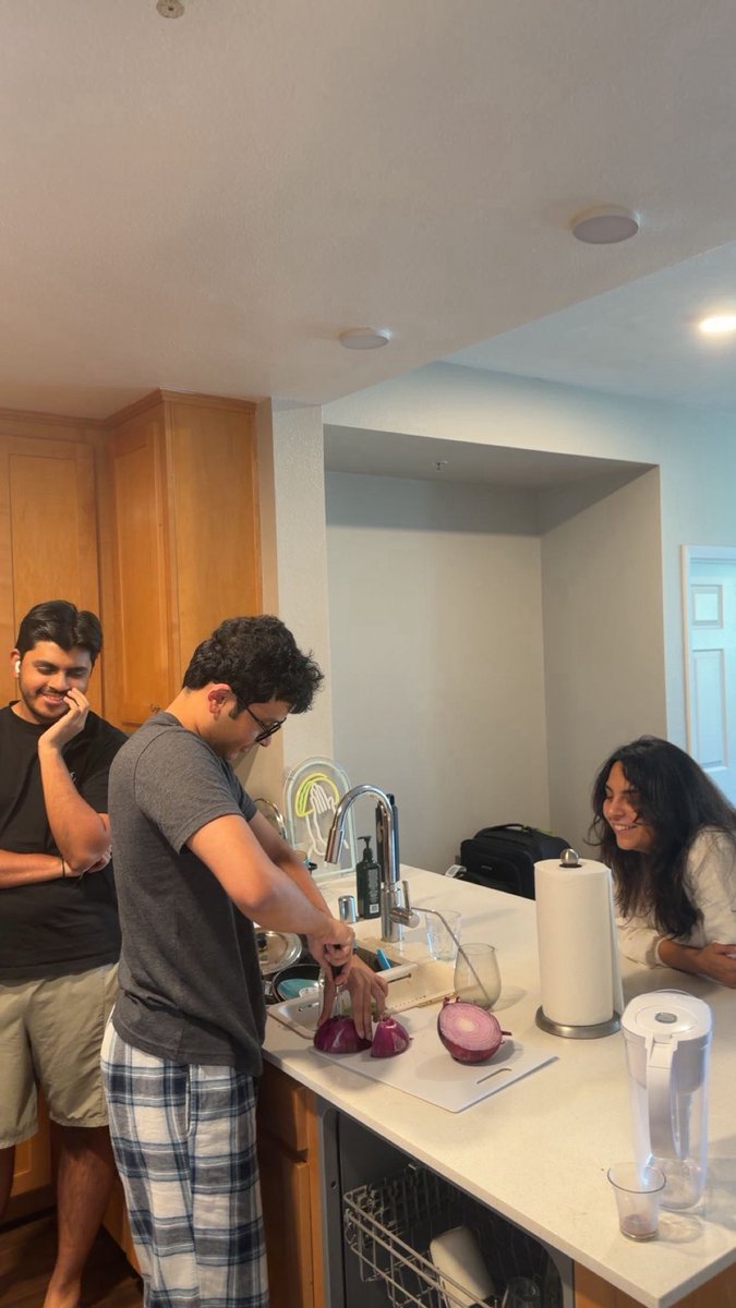 ansh_chokshi's tweet photo. we work ~15 hours a day, but we also have a blast. turns out those two things can coexist.

join us - https://t.co/Zg5C6fgZIJ https://t.co/Z3q8VDvr9E