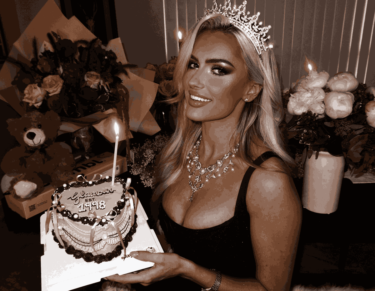 xGLAMOURIZEDx's tweet photo. another glamorous birthday in the books ! https://t.co/sYu9n6rgKR