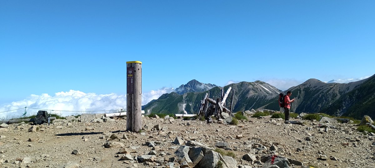 tt37140280's tweet photo. 太郎平から室堂までやってきました！
登山者全員「五色～薬師間の標高差大したことないじゃん」って言いますが、スゲェきつかった。もうやらない。 https://t.co/cypU4jSGwL