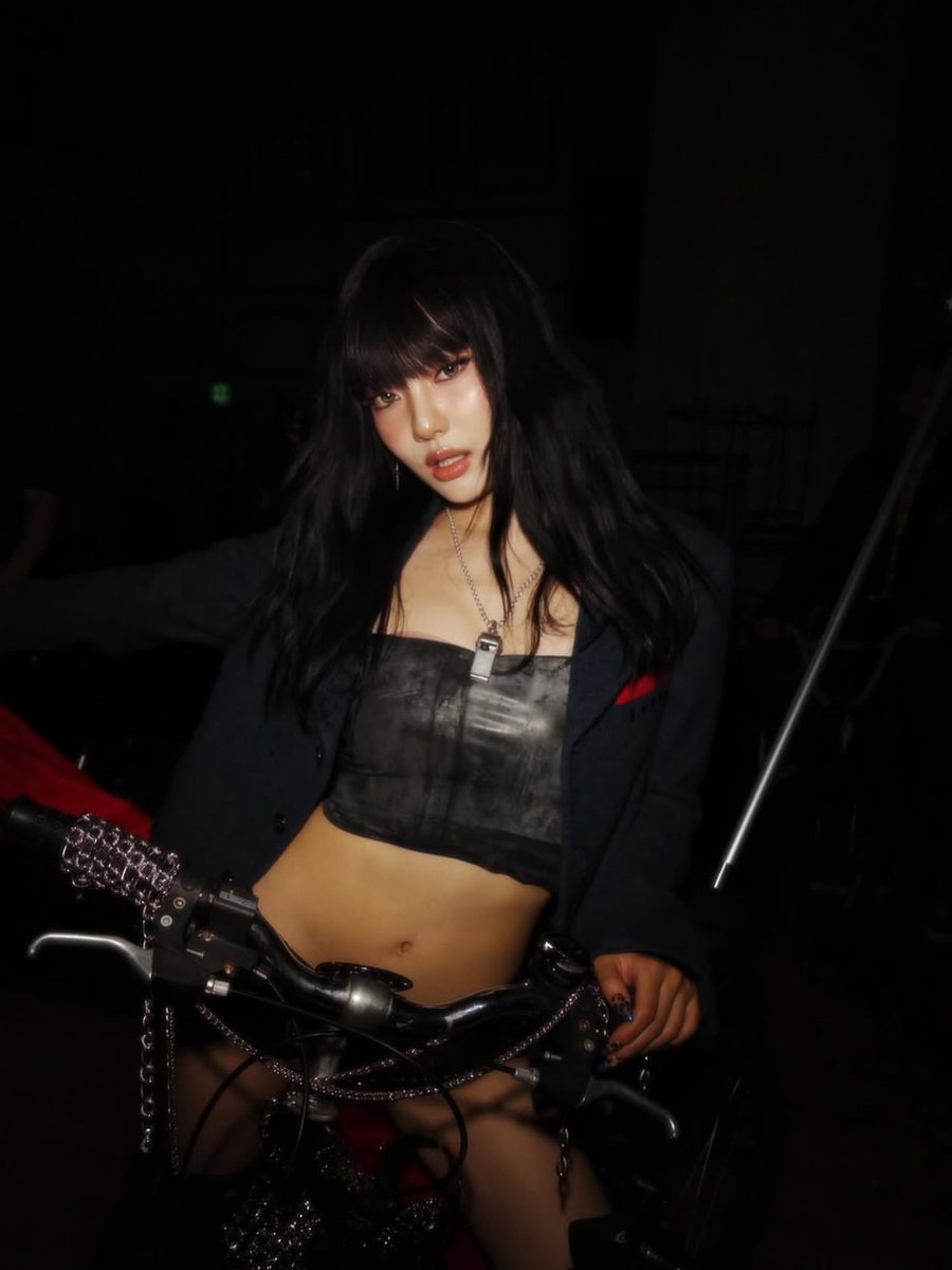 PopEmpirex's tweet photo. aespa's Ningning drops new photos for Switchblade MV https://t.co/FQ6QWgTnRH