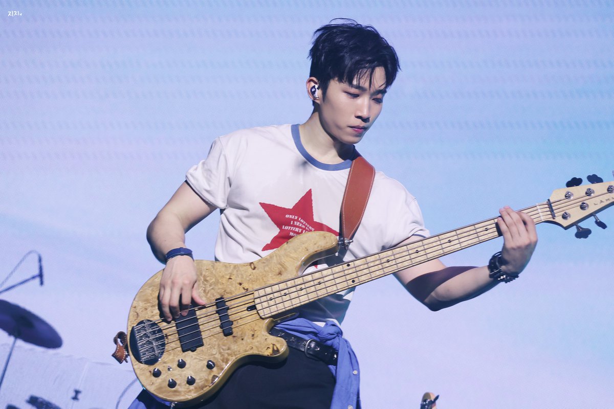 qwerO520's tweet photo. 260802 &amp;CON5 Day3

#NFlying #SeoDongSung #서동성 #엔플라잉 https://t.co/Cfepo78NKk