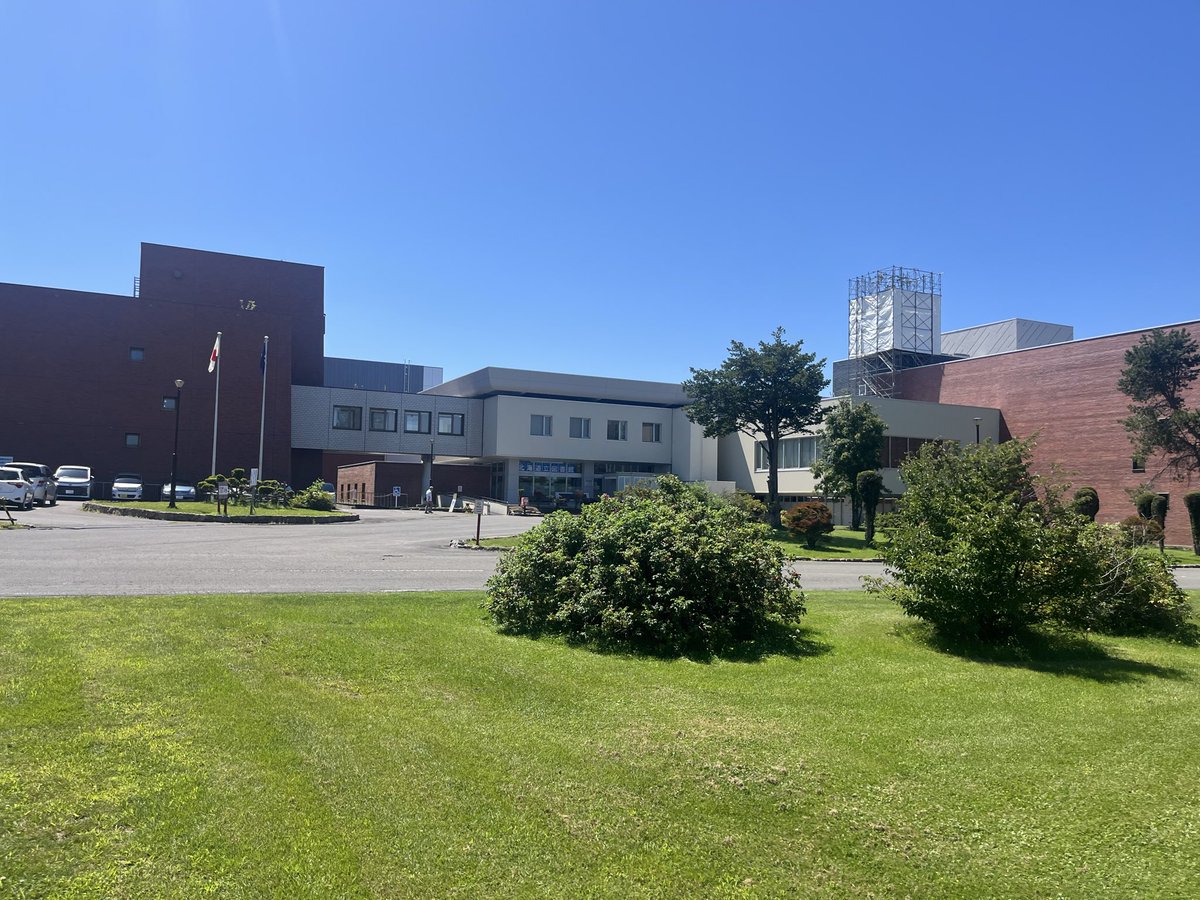 sakurasake333's tweet photo. 今日は仕事前に北海道立図書館へ！

静かな環境で過ごす時間は、気持ちもリフレッシュできます。

今回は、授業のヒントになりそうな数学の本と、息抜きに歴史漫画『伊達政宗』を借りてきました😊

生徒のみなさんにより分かりやすい授業ができるよう、私自身も学び続けます！
#江別　#図書館 https://t.co/mQAXtBYoCE