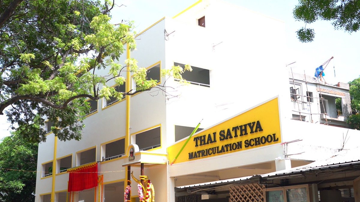 smritigit_pal's tweet photo. Dhanush built a 3 storied building in the school at his own expense

Super @dhanushkraja sir.

Chennai Saligramam located on 80 foot road, Thai Satya Matriculation School. #Dhanush built a three-storied concrete building at his own expense after removing a building with a simple roof. Now it has been named as 'Dhanush Block'. Dhanush did his entire schooling up to class 10 in this school. The opening ceremony was attended by Dhanush, cinematographer Kumaran who studied with him and 1999 batch students and Dhanush's sisters Karthika Devi, Vimalageeta.

Dhanush fell at the feet of each of his teachers and took pictures with them.

Cinematographer Kumaran studied together with Dhanush from LKG to Plus Two in the same school. His wife Lakshmi Kruba also studied in the same class with Dhanush.

Kumaran says, 'Dhanush, me and my wife studied here till tenth. Then I and Dhanush studied plus two in another school. He went to act in the cinema. After completing my engineering, I became a cinematographer and worked with Dhanush in the films 'Velailla Bhattadari', 'Thangamakan'. Dhanush heard about the building condition of this school and volunteered to help. He said that he will renovate other buildings and build new buildings in vacant places. #OM