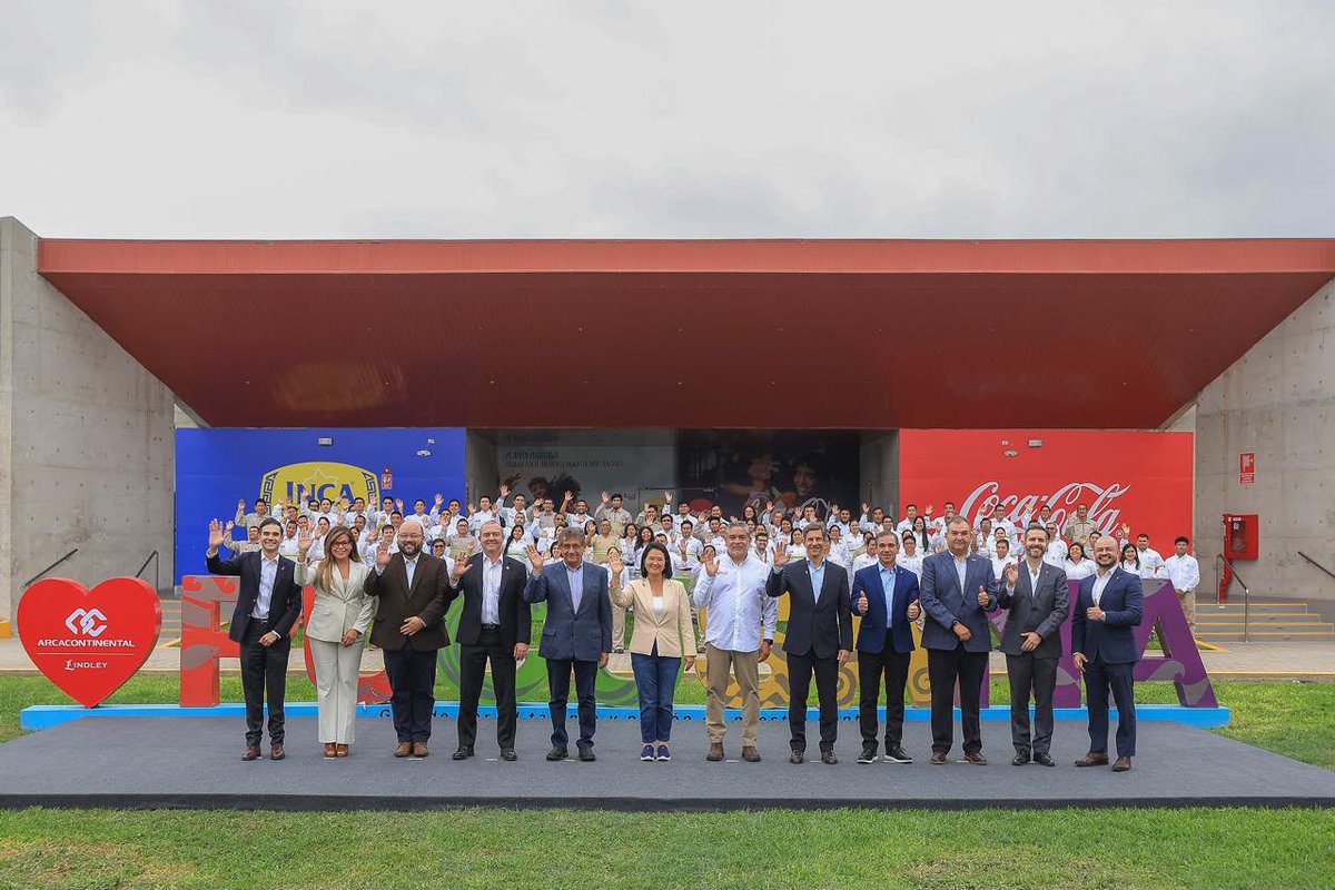 MINPRODUCCION's tweet photo. 🇵🇪 Más de US$ 1,000 millones serán invertidos por Coca-Cola Perú y Arca Continental Lindley en el país durante los próximos años, una apuesta que fortalece la confianza en el Perú, impulsa el empleo formal y genera nuevas oportunidades para los pequeños comercios y emprendedores peruanos.