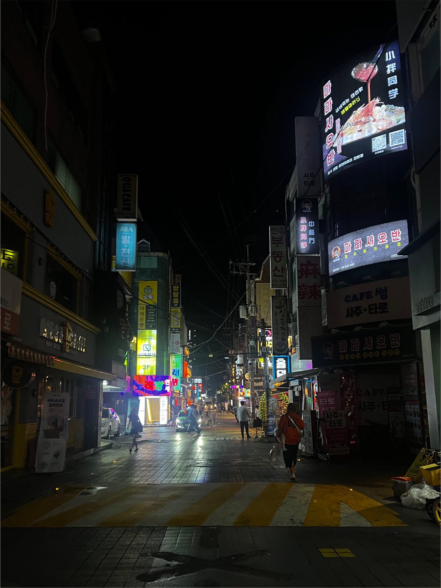 thelle06's tweet photo. seoul gece manzarasi... izlerken nasil hala kaza yapmadim bilmiorum https://t.co/KzgOy41fsW