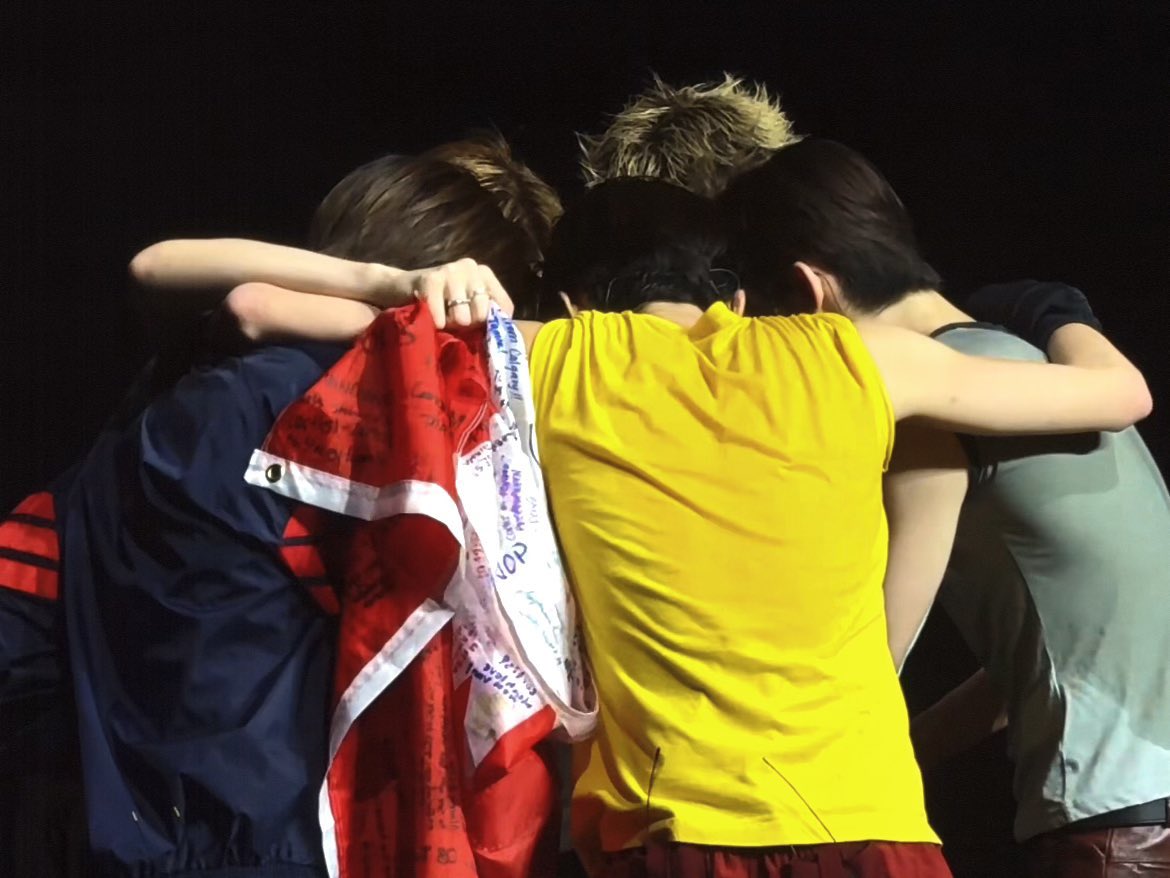 orangfloower's tweet photo. los amo tanto, estoy muy orgullosa de ustedes https://t.co/7o3EgRaTxf
