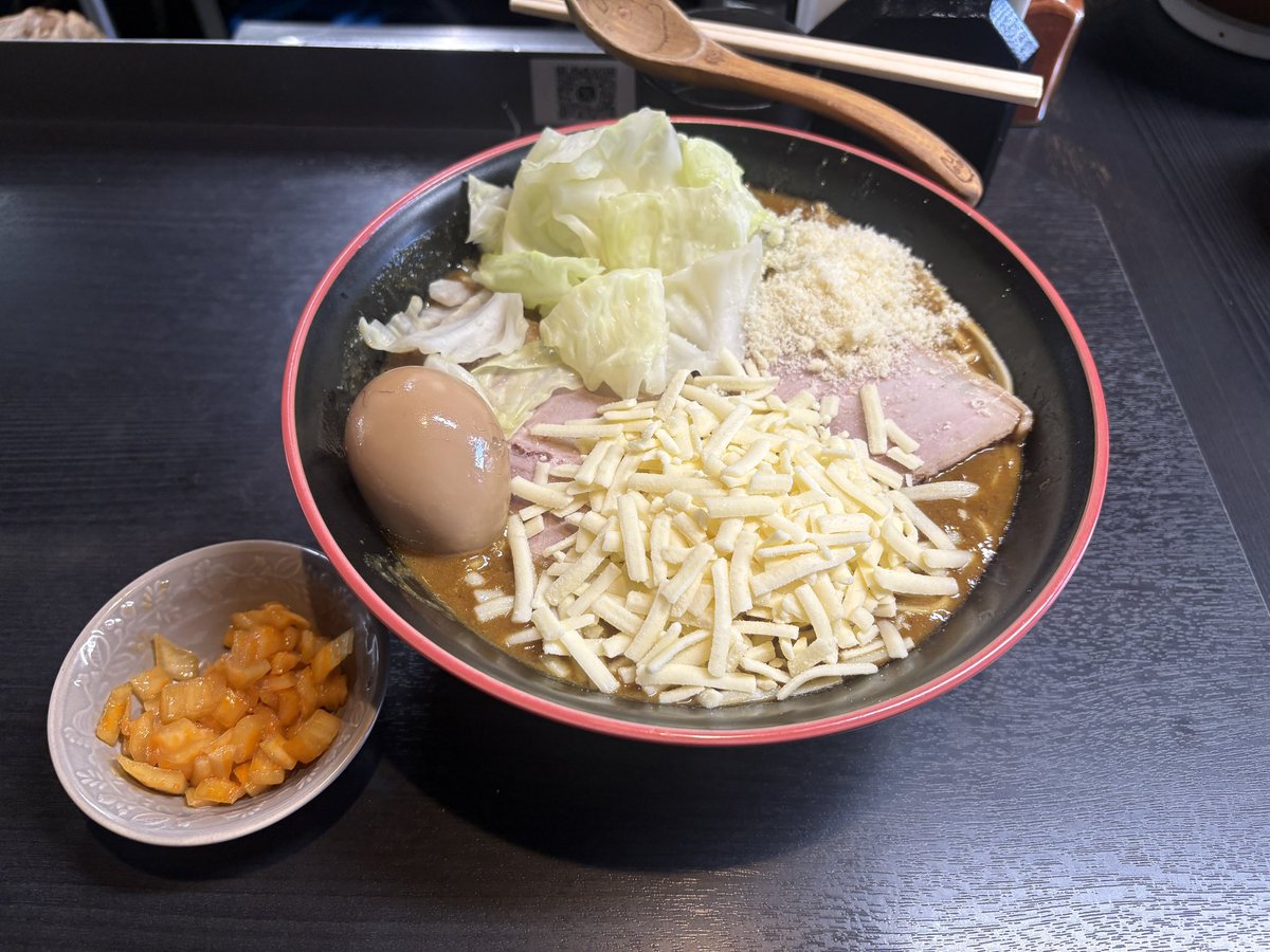 men_gurui's tweet photo. 重厚軍団
チーズカレーラーメン https://t.co/qCO85G4CEv
