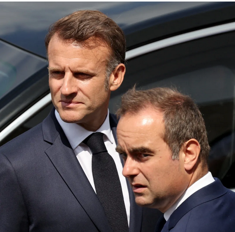 dreslincourt's tweet photo. Panique à l'Elysée et Matignon, une ambiance Sigmaringen :
-Canicule a mis en évidence les mensonges de Macron et sa soumission aux escrologistes : mortalité dans les hôpitaux sans clim, absence de moyens pour les pompiers, record d'incendies...
- Confession de Jublin qui a mis en lumière la consommation de poudre, d'alcools et de dépravation chez les macronards. Une secte.
-Épidémie de "morts mystérieuses" à Matignon...
- Ceuta : impuissance et lâcheté face à l'immigration clandestine.
-Carnets de Fauci  qui exhibent la supercherie mondiale.
-Coalition des volontaires qui s'écroule, effondrement à l'Est programmé.
La seule action du gouvernement ?  Censurer et menacer ceux qui le critiquent !