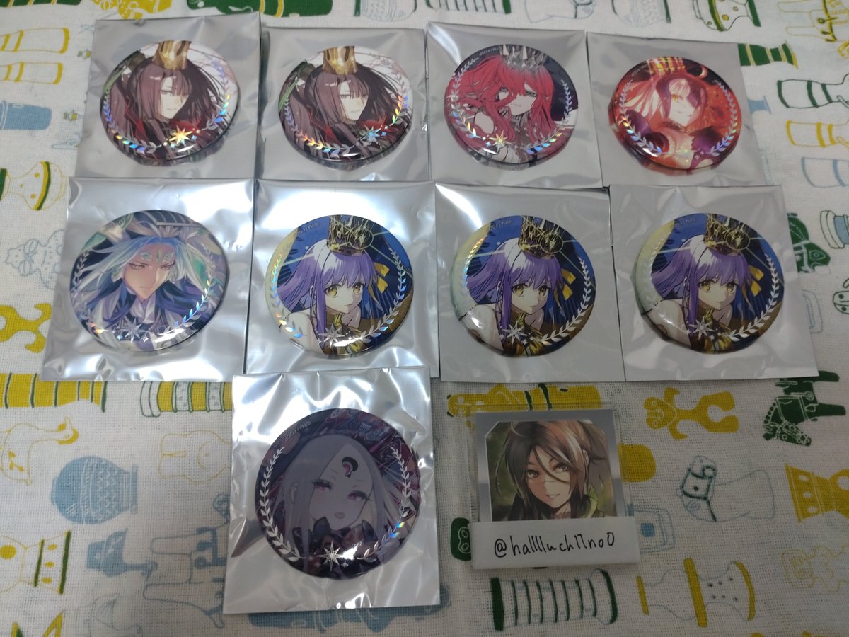halllluch11no0's tweet photo. 【譲渡】FGO 星見の回廊 箔押し缶バッジ
［譲］
★太公望 ★バーヴァンシー ★ジャンヌオルタ ☆始皇帝 BB アビゲイル ジークフリート アルトリア スーパーバニヤン

［求］
定価＋送料

・郵送希望
・★は画像2枚目から倍数、☆は同数抱き合わせをお願いいたします。 https://t.co/P4ncF7dG1G