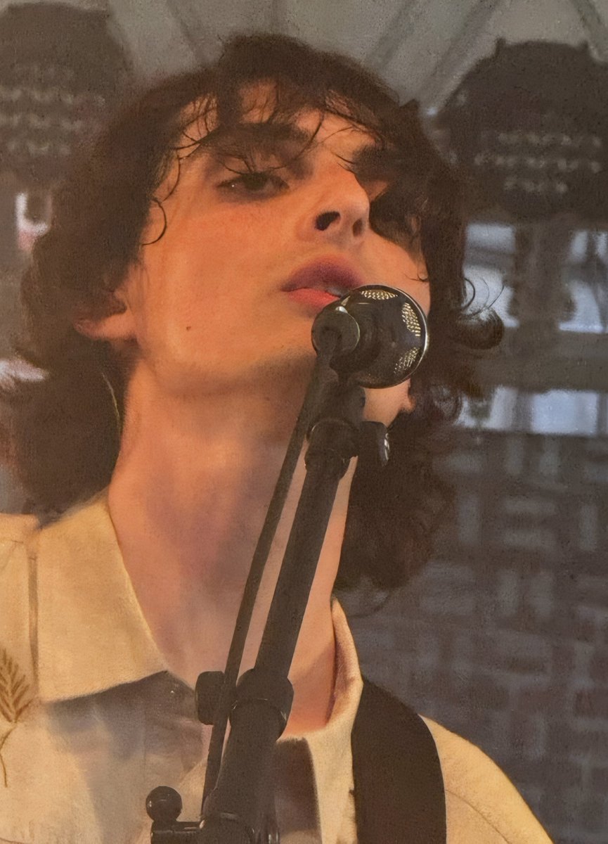 wolfhardsmedia's tweet photo. finn wolfhard. https://t.co/mvycIxbt3Z