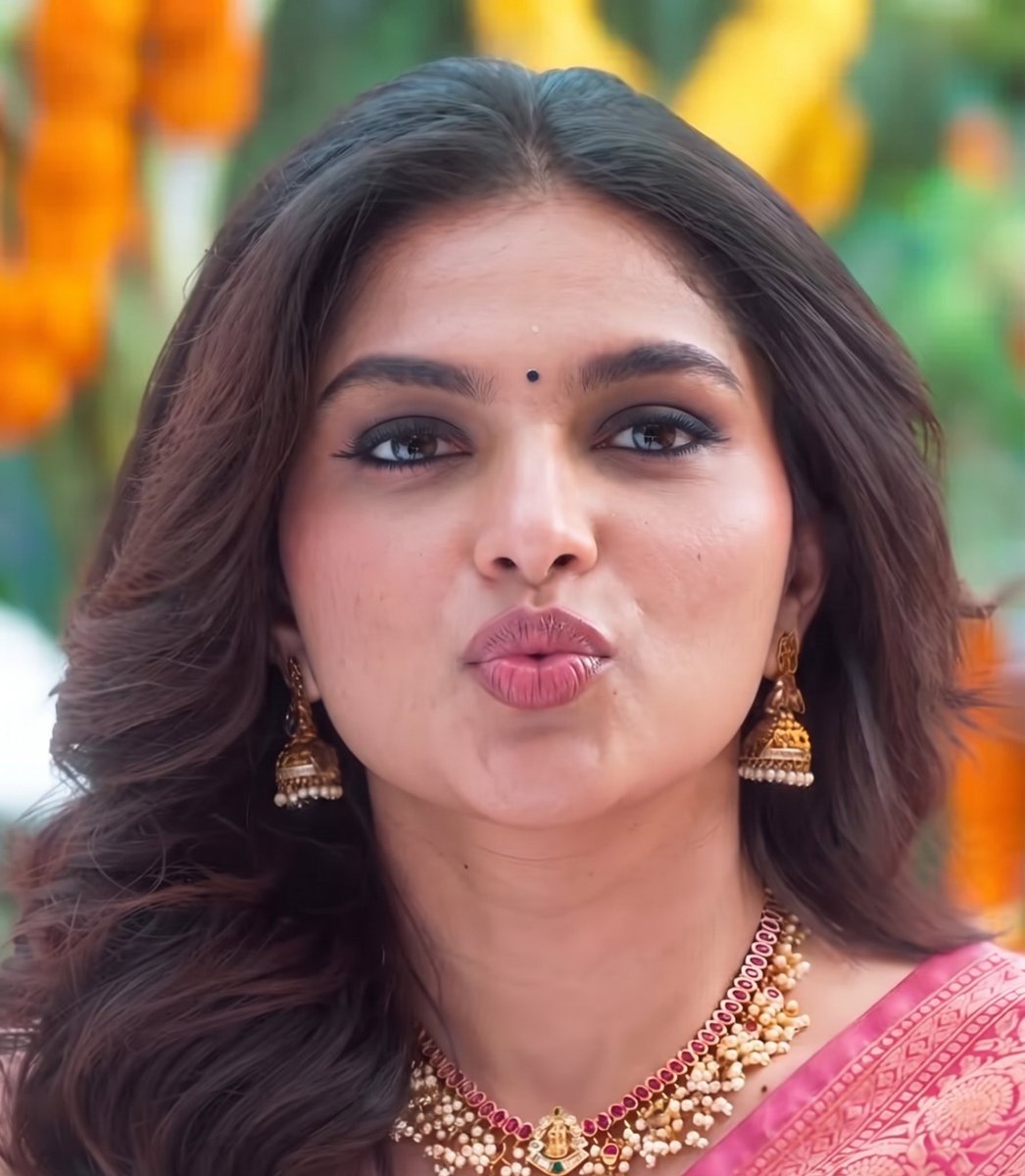 MassMayanti's tweet photo. Kayadu beautiful face card with playful expressions a total package

Kayadu Lohar https://t.co/rzBQe98MD3