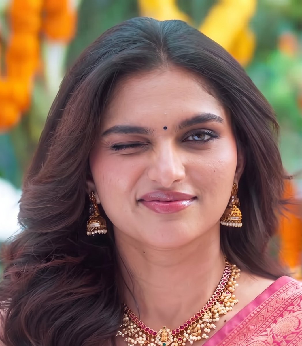 MassMayanti's tweet photo. Kayadu beautiful face card with playful expressions a total package

Kayadu Lohar https://t.co/rzBQe98MD3