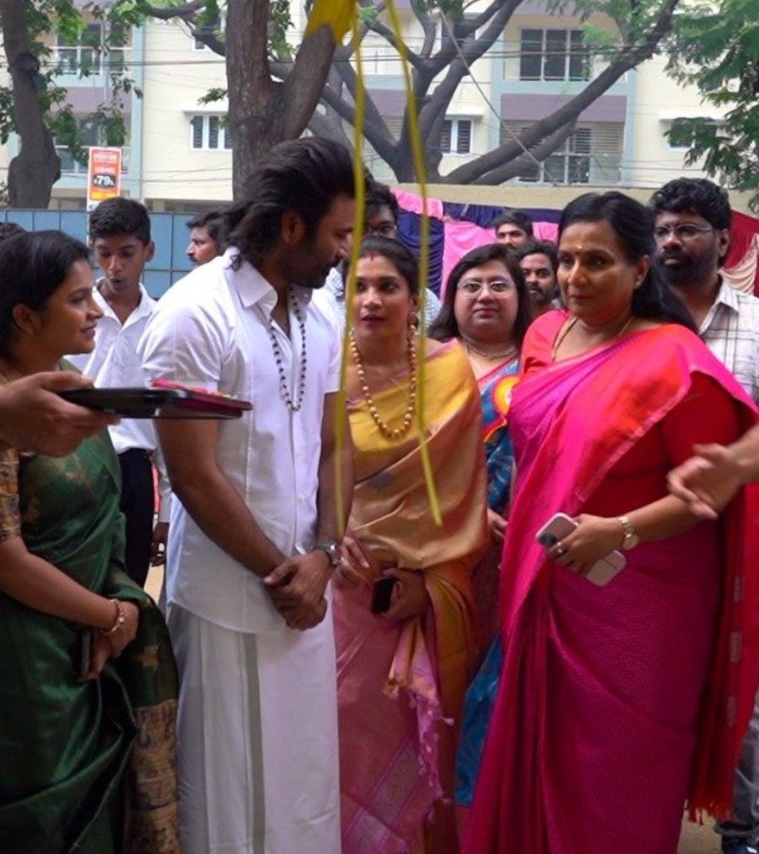 smritigit_pal's tweet photo. Dhanush built a 3 storied building in the school at his own expense

Super @dhanushkraja sir.

Chennai Saligramam located on 80 foot road, Thai Satya Matriculation School. #Dhanush built a three-storied concrete building at his own expense after removing a building with a simple roof. Now it has been named as 'Dhanush Block'. Dhanush did his entire schooling up to class 10 in this school. The opening ceremony was attended by Dhanush, cinematographer Kumaran who studied with him and 1999 batch students and Dhanush's sisters Karthika Devi, Vimalageeta.

Dhanush fell at the feet of each of his teachers and took pictures with them.

Cinematographer Kumaran studied together with Dhanush from LKG to Plus Two in the same school. His wife Lakshmi Kruba also studied in the same class with Dhanush.

Kumaran says, 'Dhanush, me and my wife studied here till tenth. Then I and Dhanush studied plus two in another school. He went to act in the cinema. After completing my engineering, I became a cinematographer and worked with Dhanush in the films 'Velailla Bhattadari', 'Thangamakan'. Dhanush heard about the building condition of this school and volunteered to help. He said that he will renovate other buildings and build new buildings in vacant places. #OM