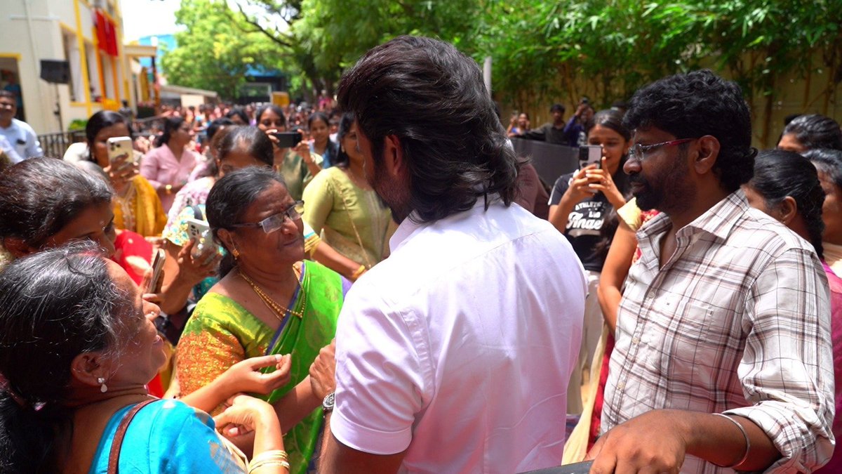 smritigit_pal's tweet photo. Dhanush built a 3 storied building in the school at his own expense

Super @dhanushkraja sir.

Chennai Saligramam located on 80 foot road, Thai Satya Matriculation School. #Dhanush built a three-storied concrete building at his own expense after removing a building with a simple roof. Now it has been named as 'Dhanush Block'. Dhanush did his entire schooling up to class 10 in this school. The opening ceremony was attended by Dhanush, cinematographer Kumaran who studied with him and 1999 batch students and Dhanush's sisters Karthika Devi, Vimalageeta.

Dhanush fell at the feet of each of his teachers and took pictures with them.

Cinematographer Kumaran studied together with Dhanush from LKG to Plus Two in the same school. His wife Lakshmi Kruba also studied in the same class with Dhanush.

Kumaran says, 'Dhanush, me and my wife studied here till tenth. Then I and Dhanush studied plus two in another school. He went to act in the cinema. After completing my engineering, I became a cinematographer and worked with Dhanush in the films 'Velailla Bhattadari', 'Thangamakan'. Dhanush heard about the building condition of this school and volunteered to help. He said that he will renovate other buildings and build new buildings in vacant places. #OM