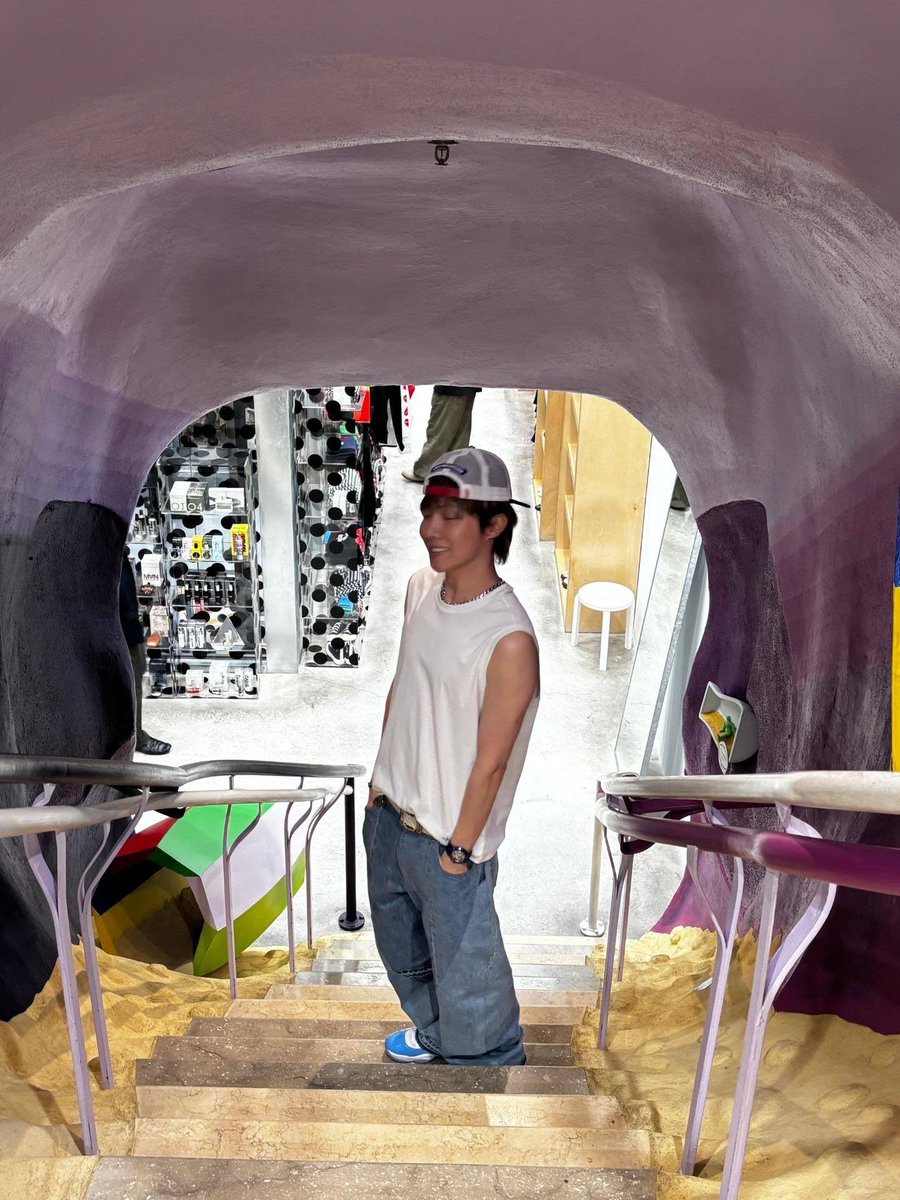 btschartsxdaily's tweet photo. #JHOPE via Instagram Post (4)💜

“BTS WORLD TOUR 'ARIRANG'. NEW JERSEY”
https://t.co/WBDND5QuzA https://t.co/dHfnb3bFjp