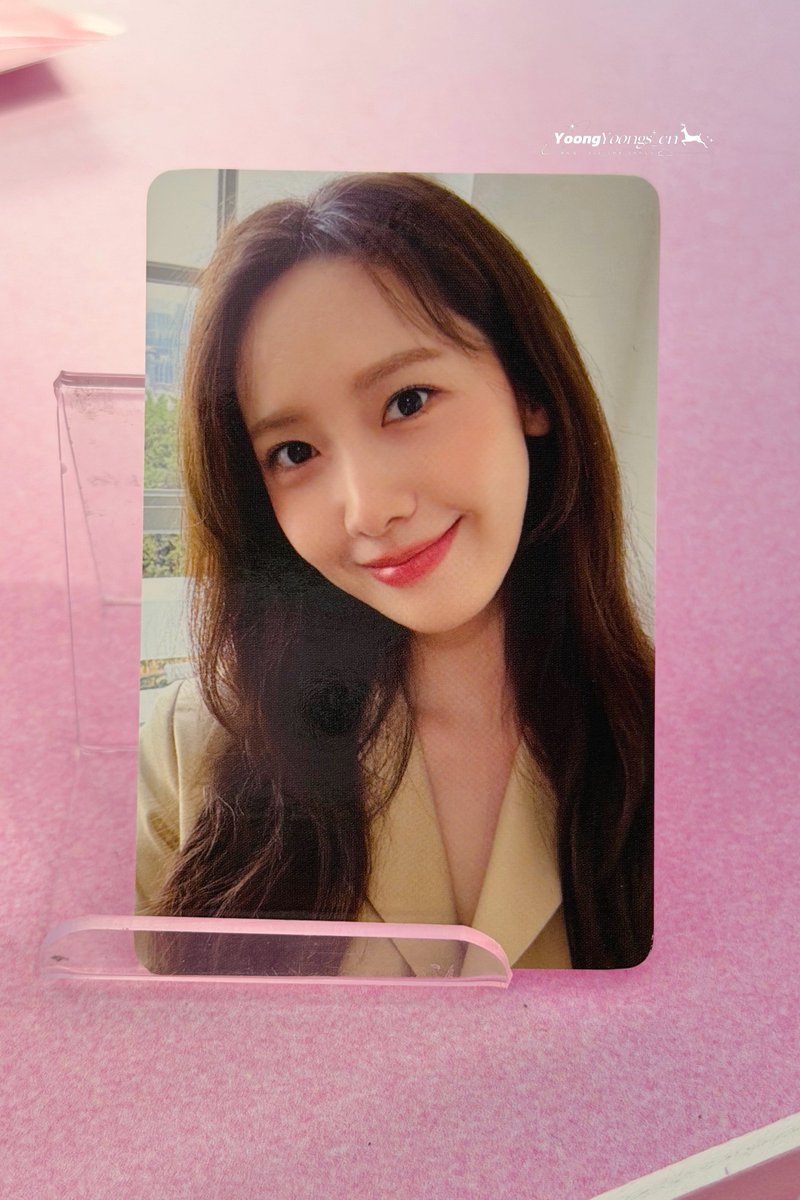 inlovewyoona's tweet photo. There’s something so effortlessly beautiful about Yoona’s smile.  ♥ https://t.co/cVI3kAENjD
