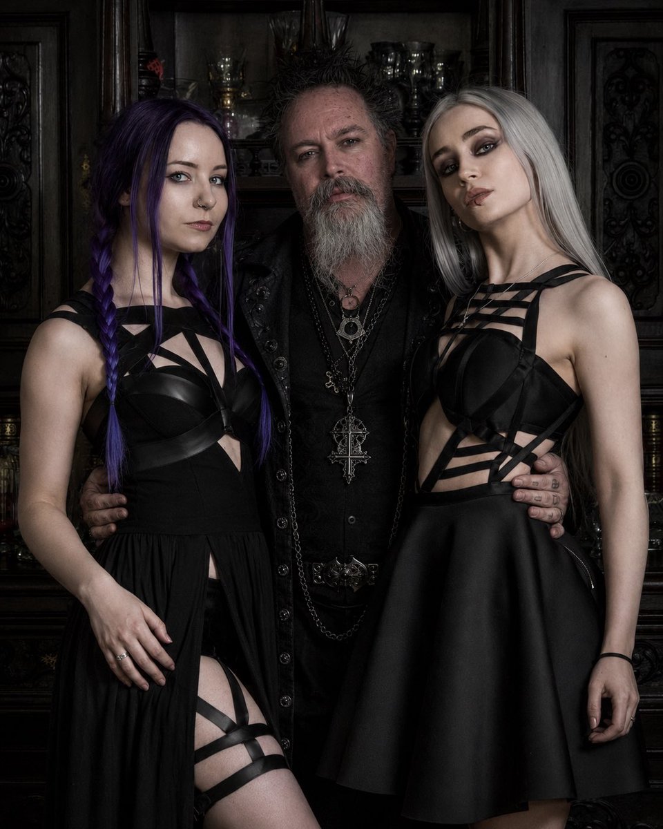 DonaldH666's tweet photo. I just love women, that’s all… 🖤😘😎 https://t.co/KJs7EPnHSx