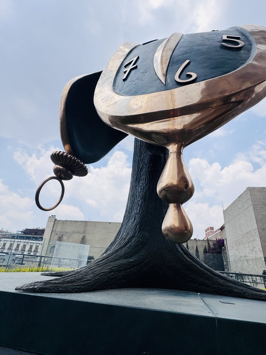 FlorAbierta2's tweet photo. Impactante, Bella, Onírica, terrorifica…. asi la Expo de #Dali, #CDMX, Centro #Unam https://t.co/VPQyBMCPpL