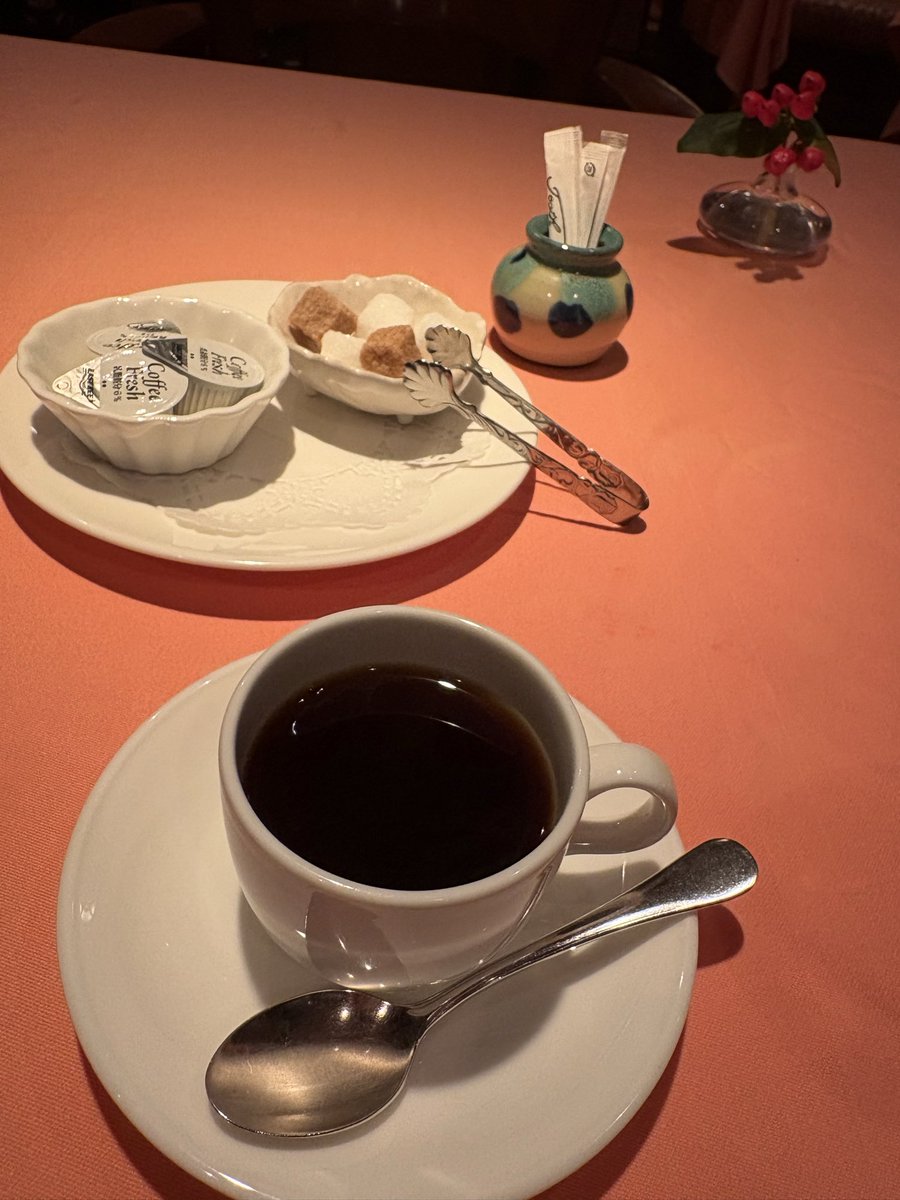 ingxflattail's tweet photo. 街巡り23 熊本

洋食の店橋本　名店だわ。

カレーをチョイスしたのだが、味　雰囲気　　タイミング　接客　バランスがめちゃ良い。

今度はコース食べたい。

#熊本復興  #洋食の店橋本 https://t.co/z1jkMNbJDq