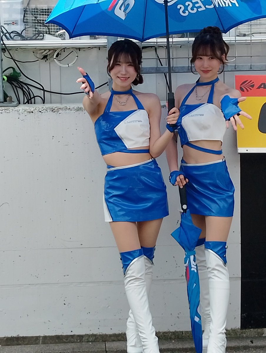 Diethard18's tweet photo. スーパーGT富士　決勝

ピットウォークにて

天宮かすみちゃん
川井栞ちゃん

＠ammy_kasumi 
＠kawai_tarako 
#TWSPRINCESS 
#スーパーGT 
#富士スピードウェイ https://t.co/0eEFbnWXTv