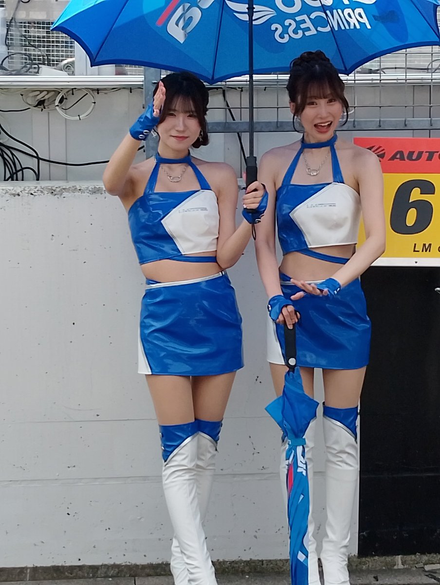 Diethard18's tweet photo. スーパーGT富士　決勝

ピットウォークにて

天宮かすみちゃん
川井栞ちゃん

＠ammy_kasumi 
＠kawai_tarako 
#TWSPRINCESS 
#スーパーGT 
#富士スピードウェイ https://t.co/0eEFbnWXTv